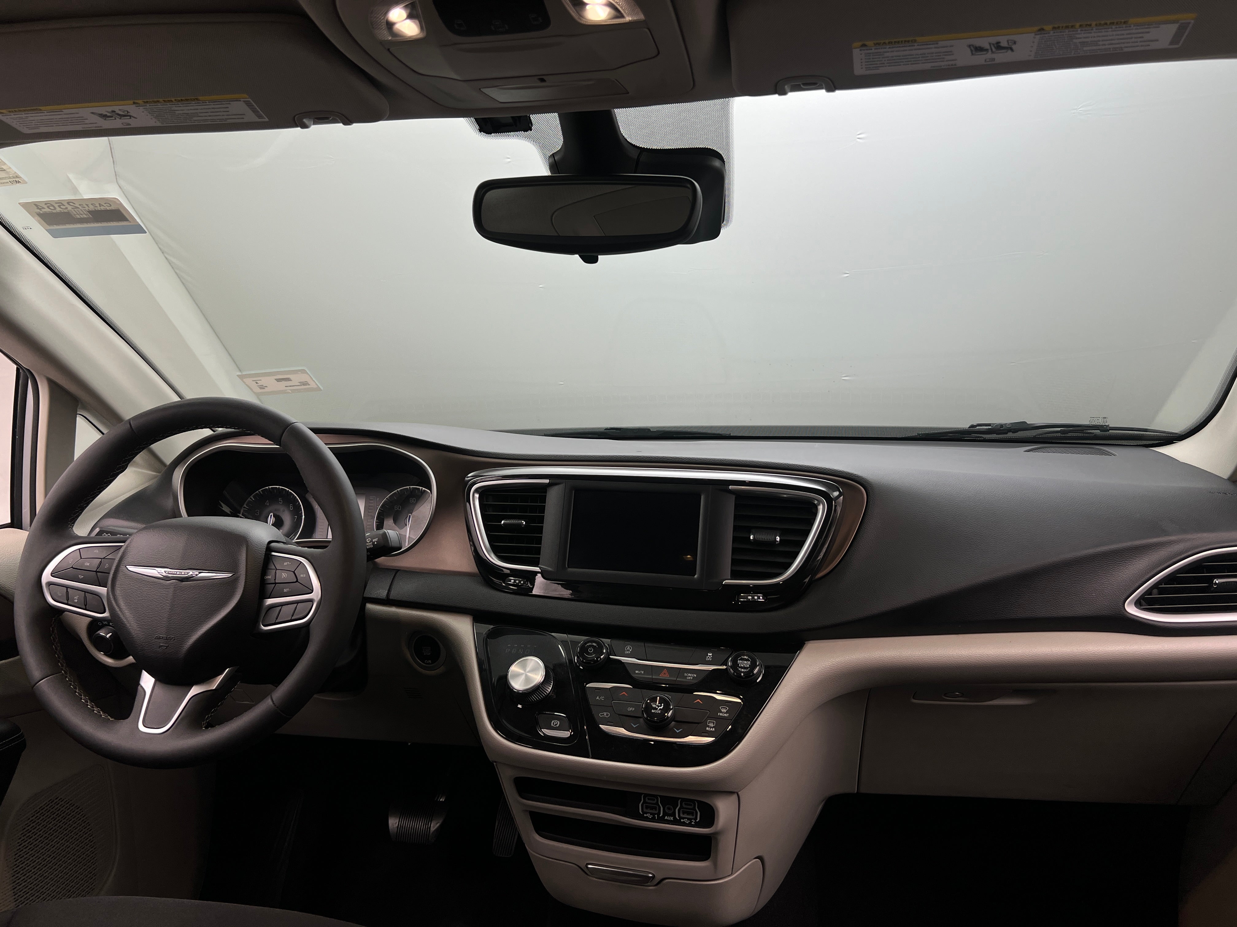 2023 Chrysler Voyager LX 3