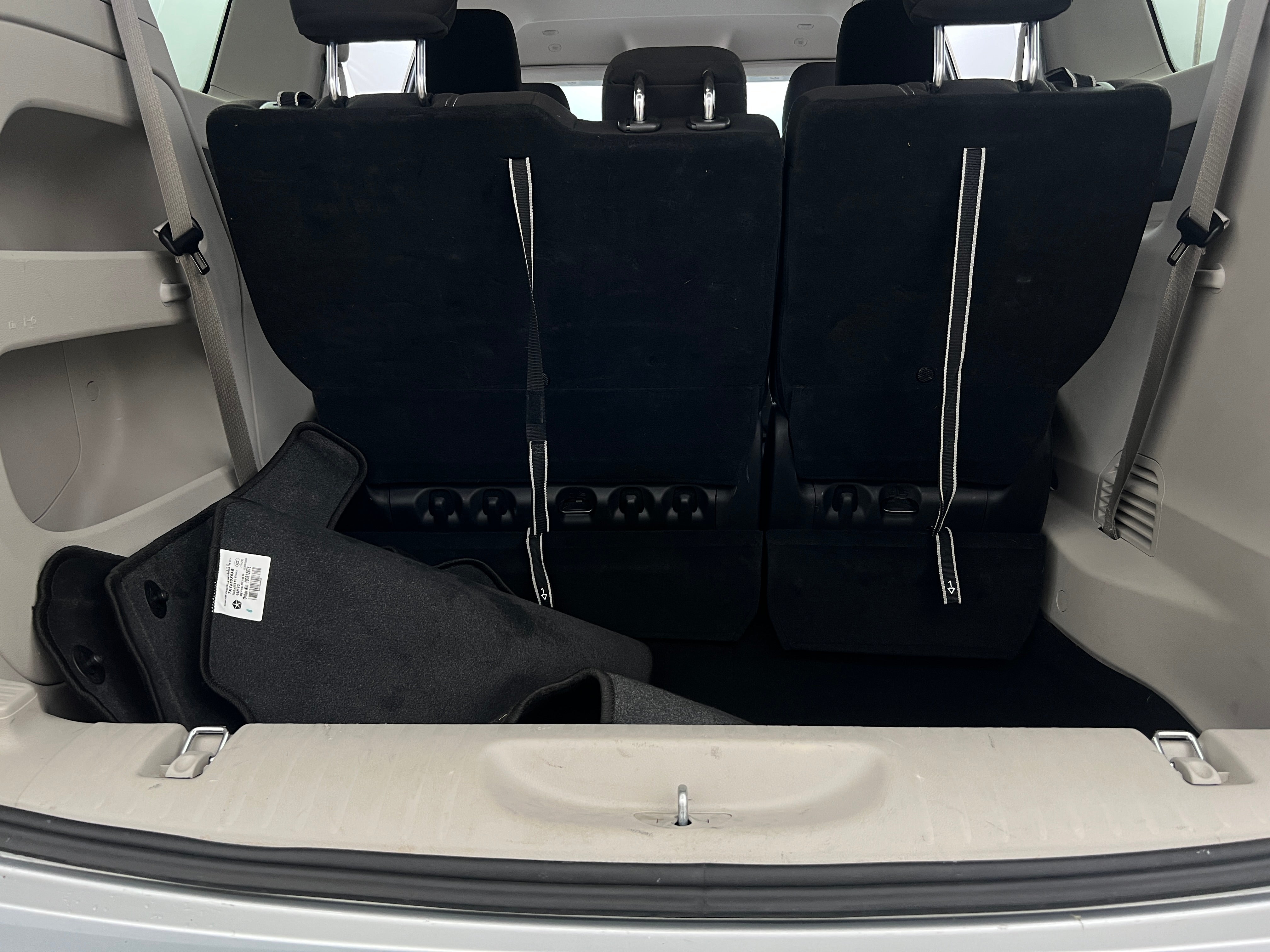 2023 Chrysler Voyager LX 7