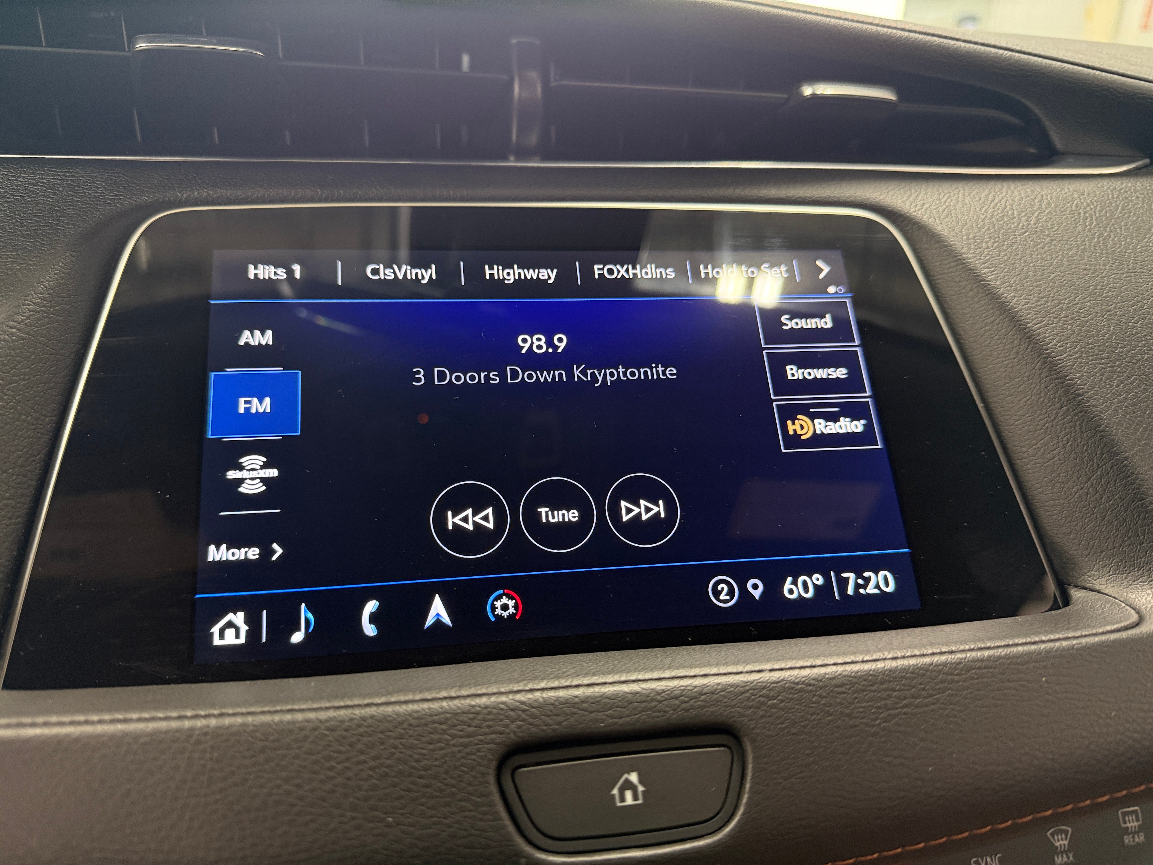 2022 Cadillac XT4 Sport 3