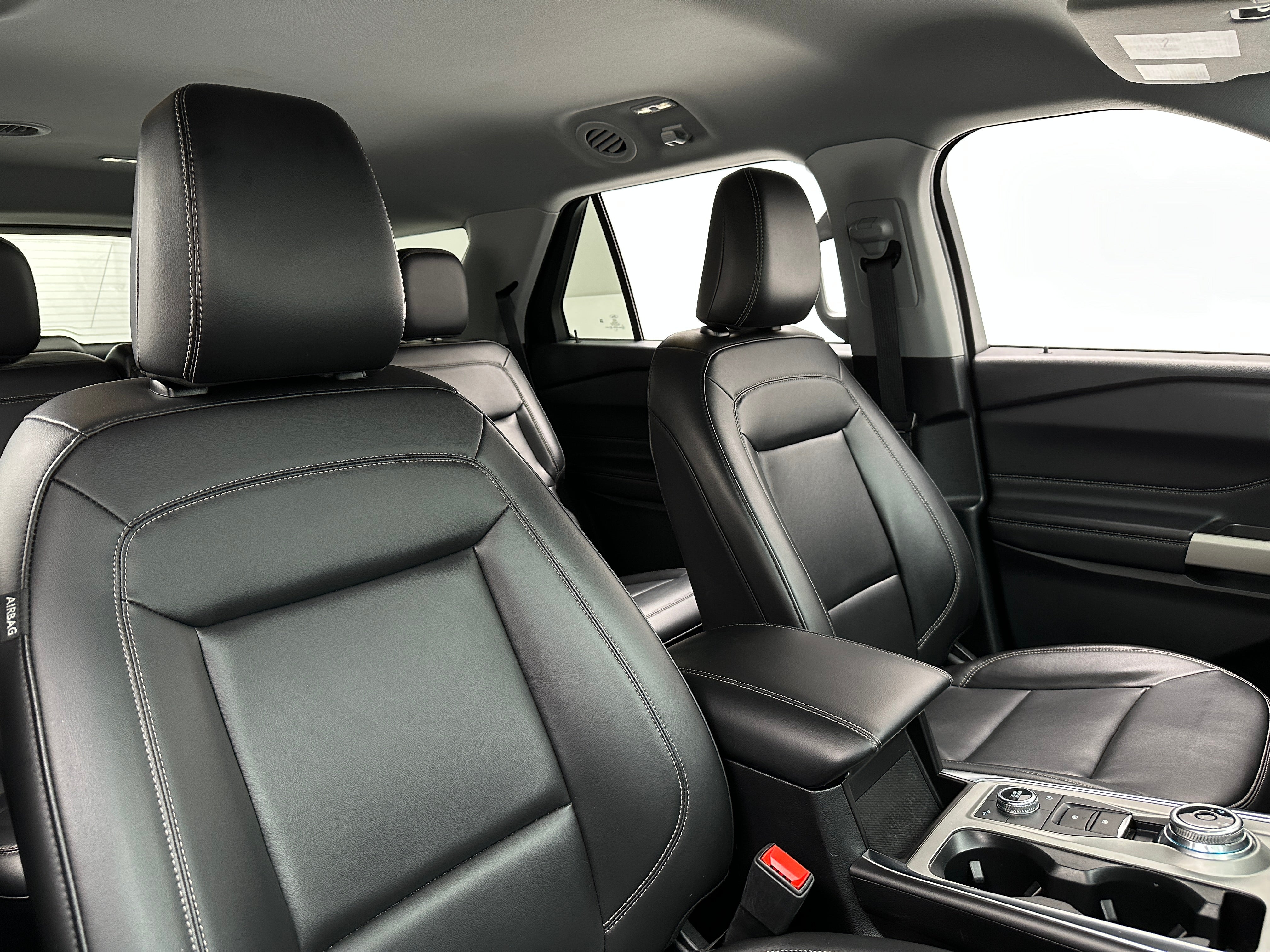 2024 Ford Explorer XLT 2