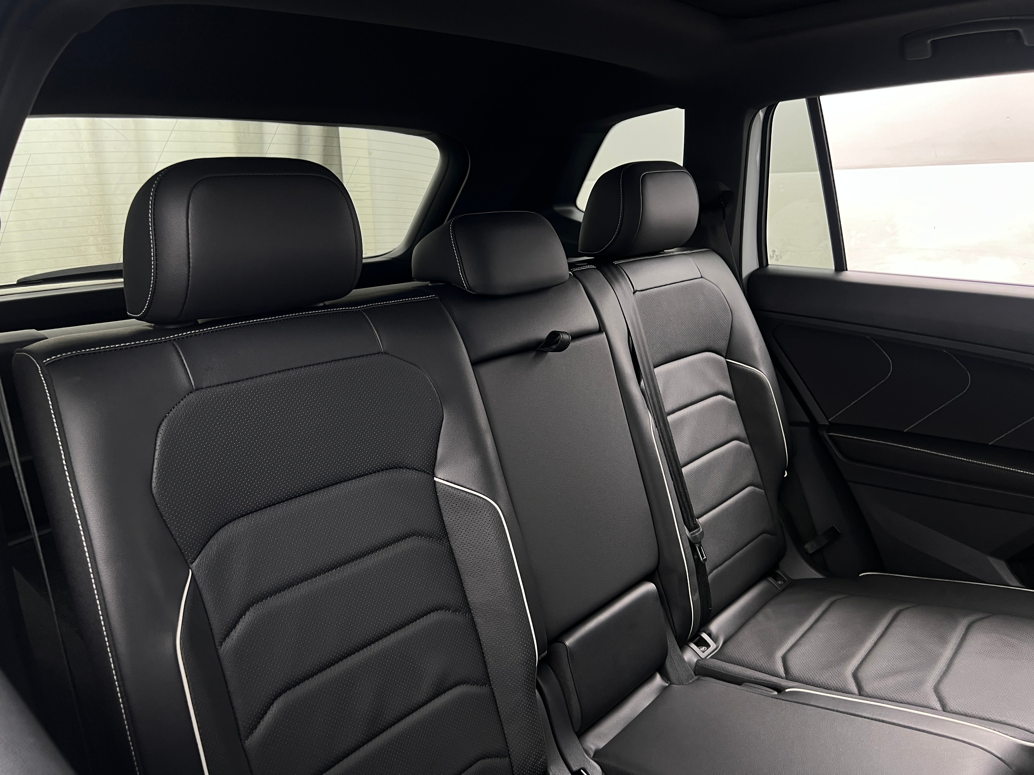 2022 Volkswagen Tiguan SE R-Line 5