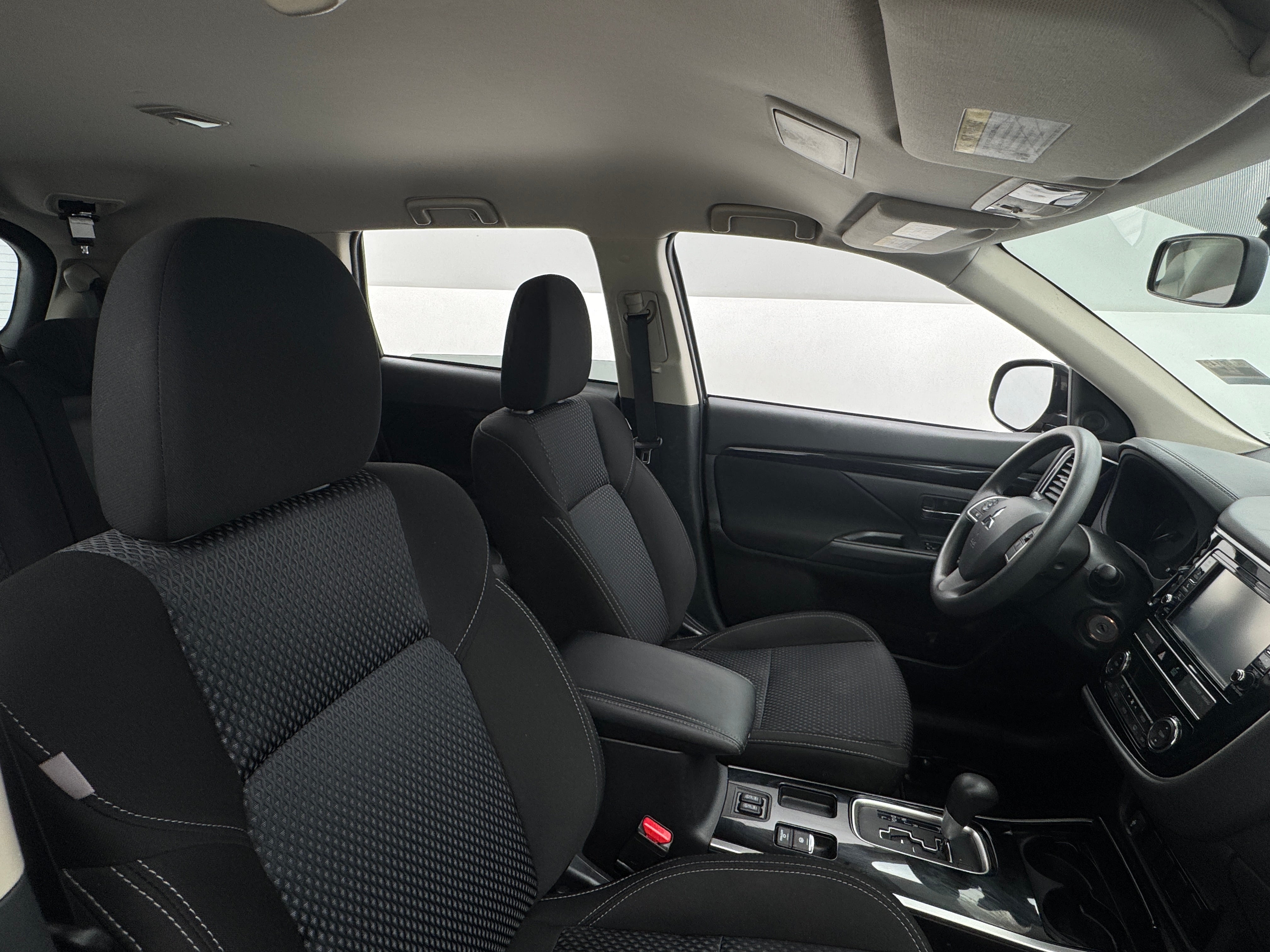 2019 Mitsubishi Outlander ES 2