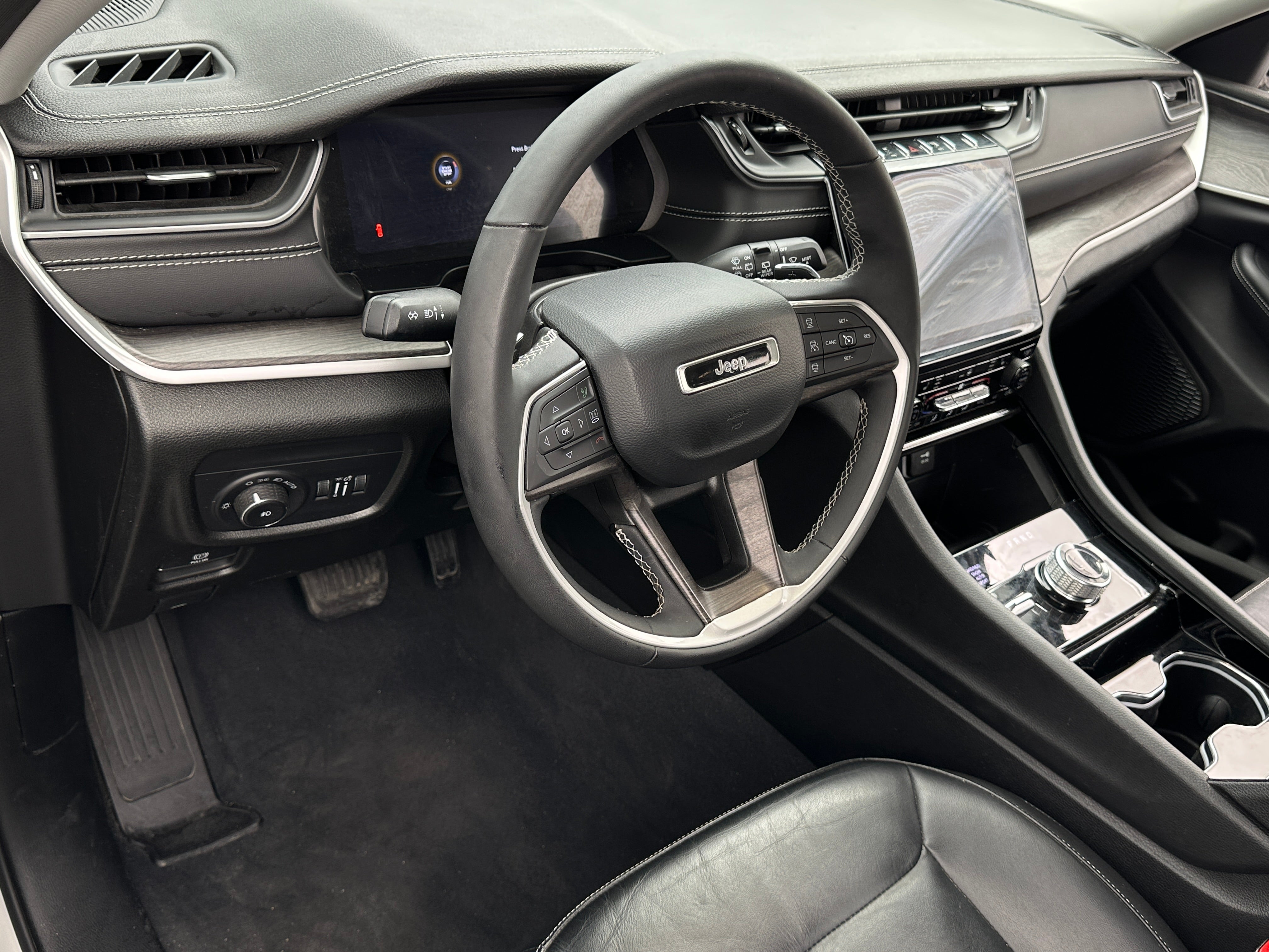 2023 Jeep Grand Cherokee Limited Edition 2