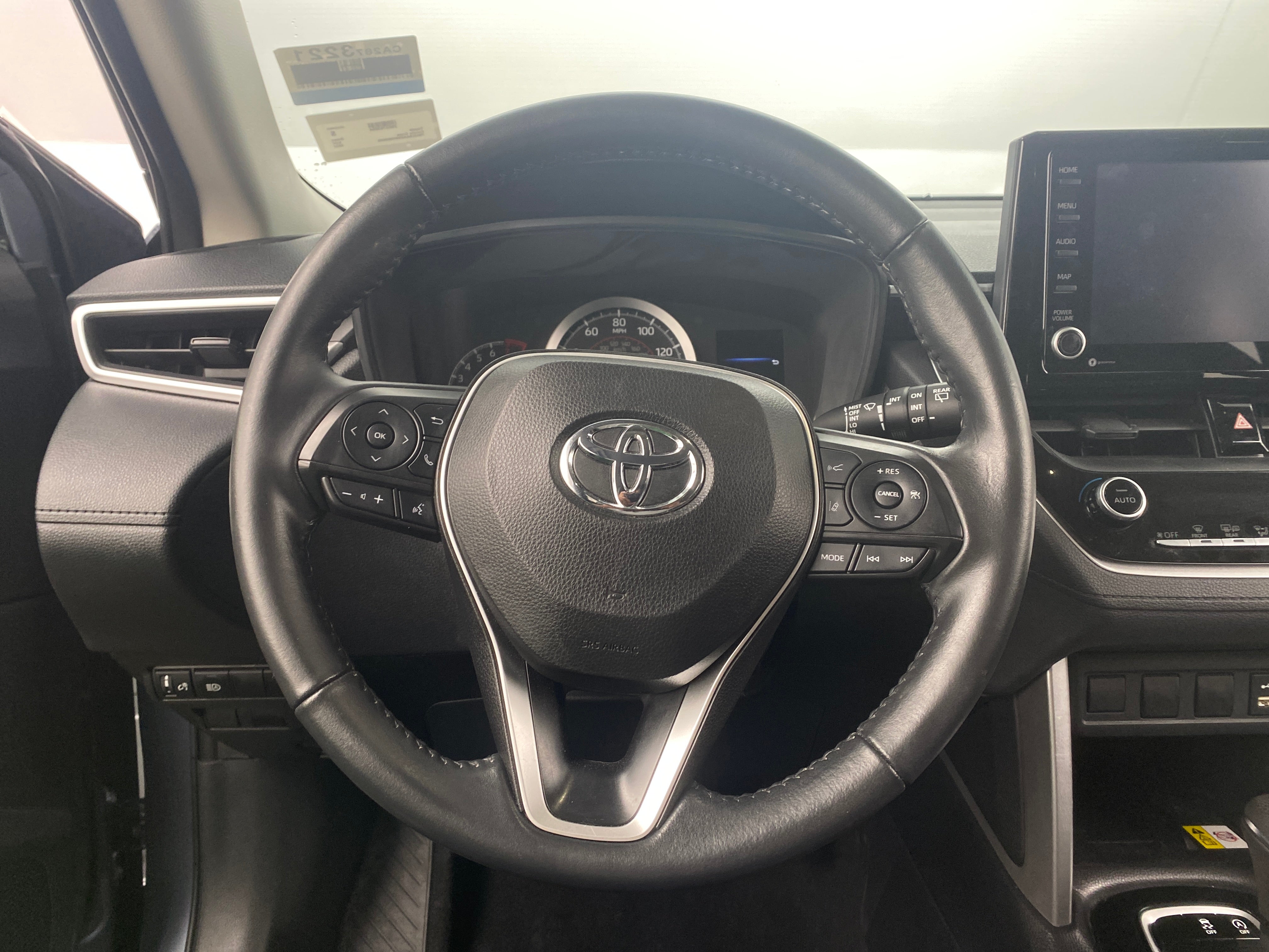 2022 Toyota Corolla Cross LE 5