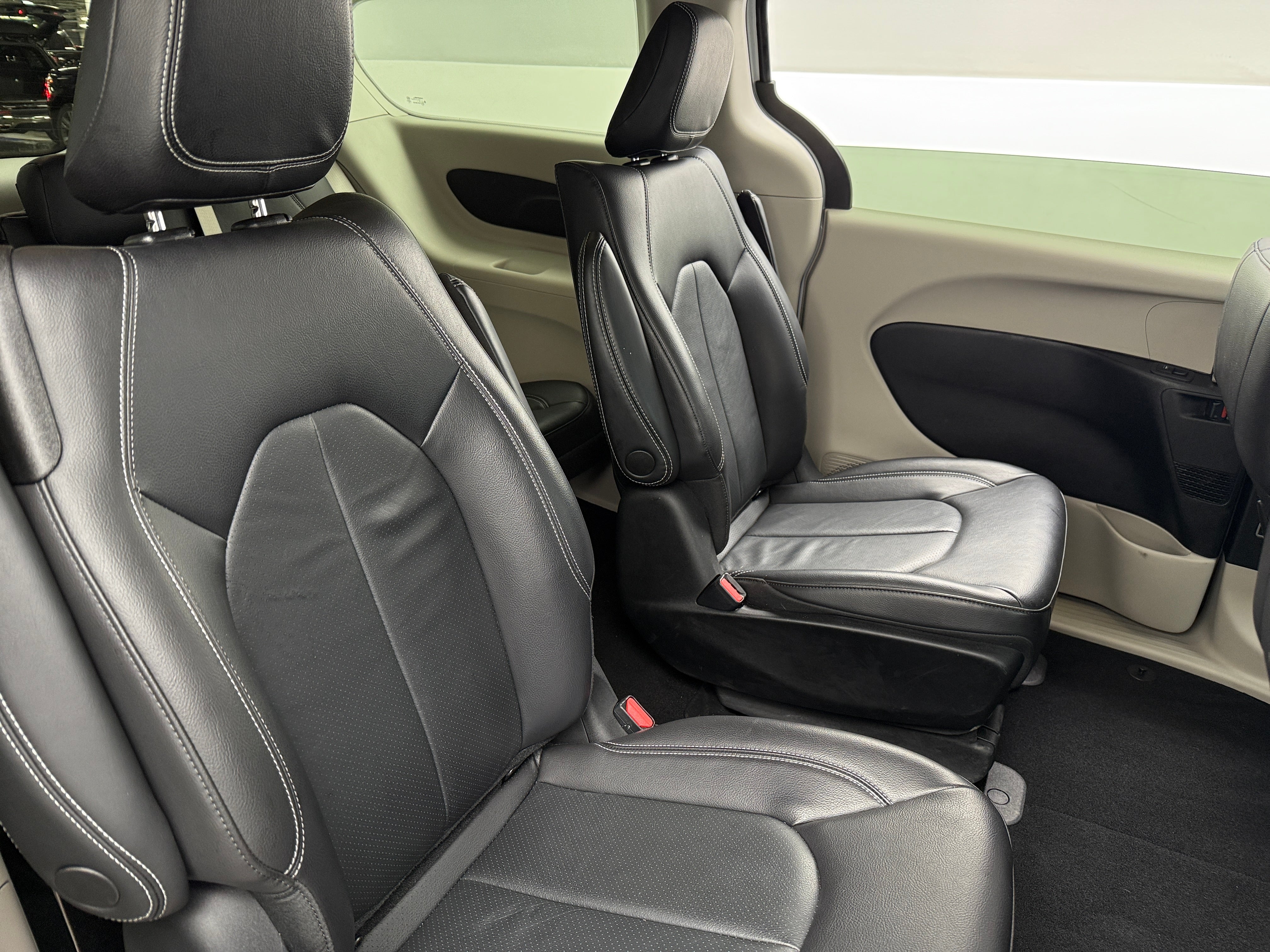 2022 Chrysler Pacifica Hybrid Touring L 5
