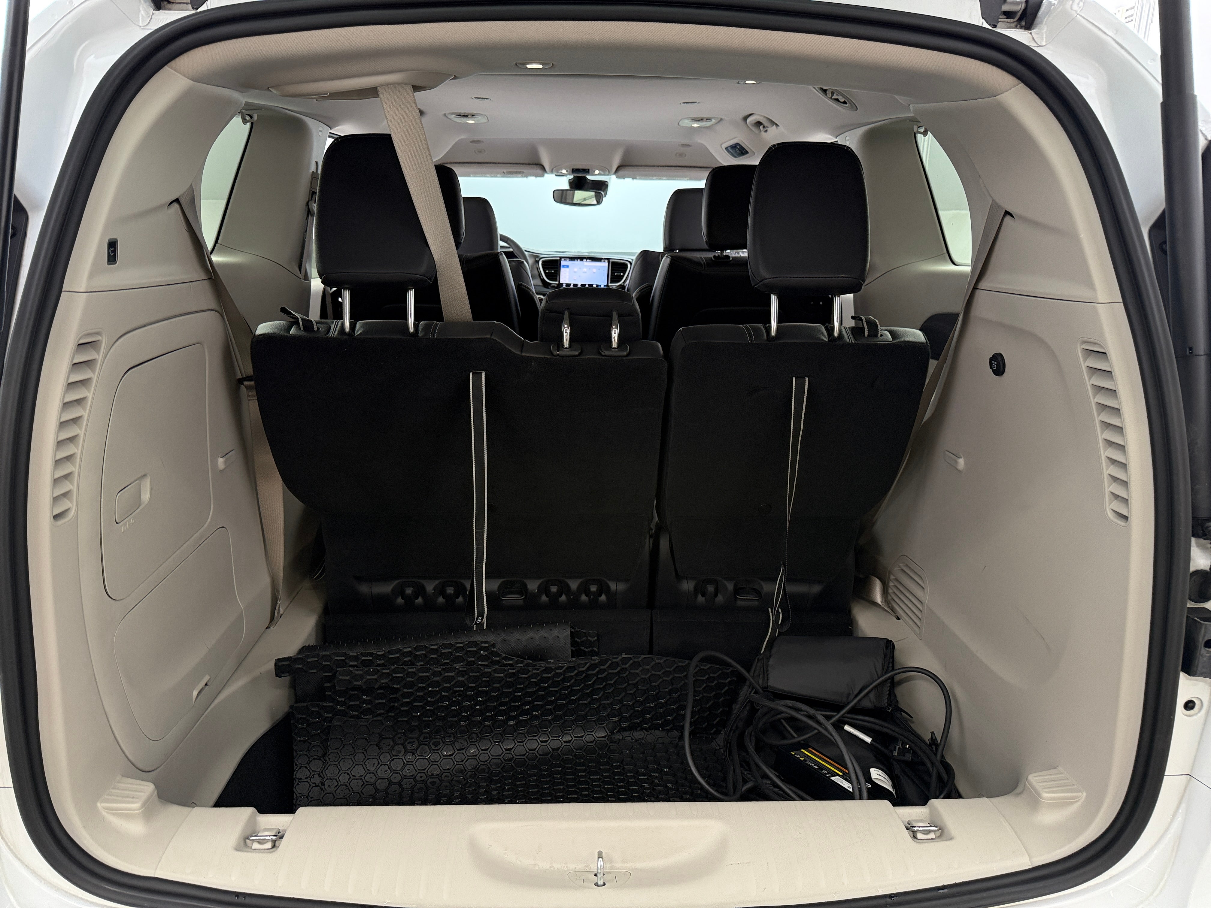 2022 Chrysler Pacifica Hybrid Touring L 6