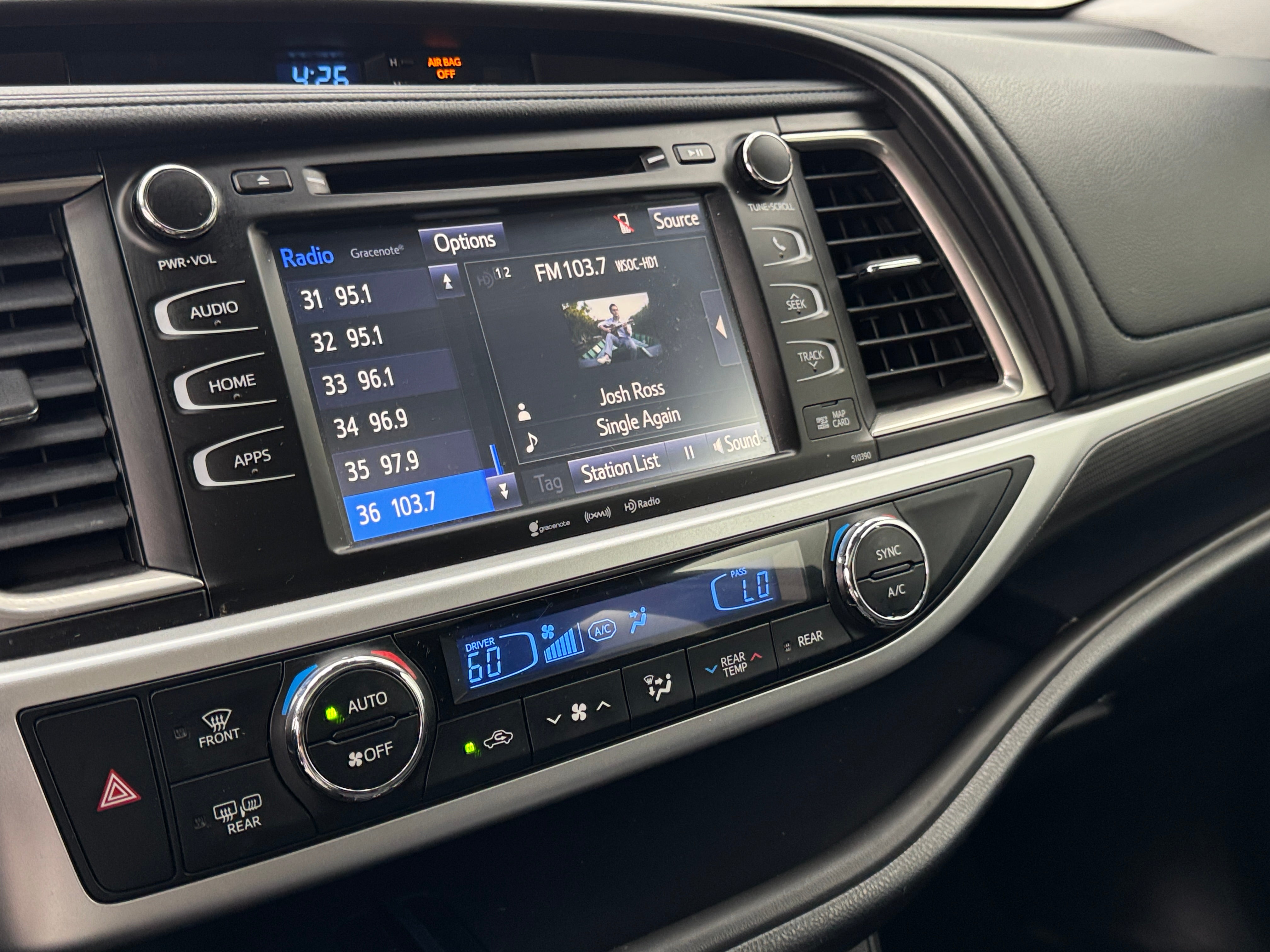 2019 Toyota Highlander SE 3