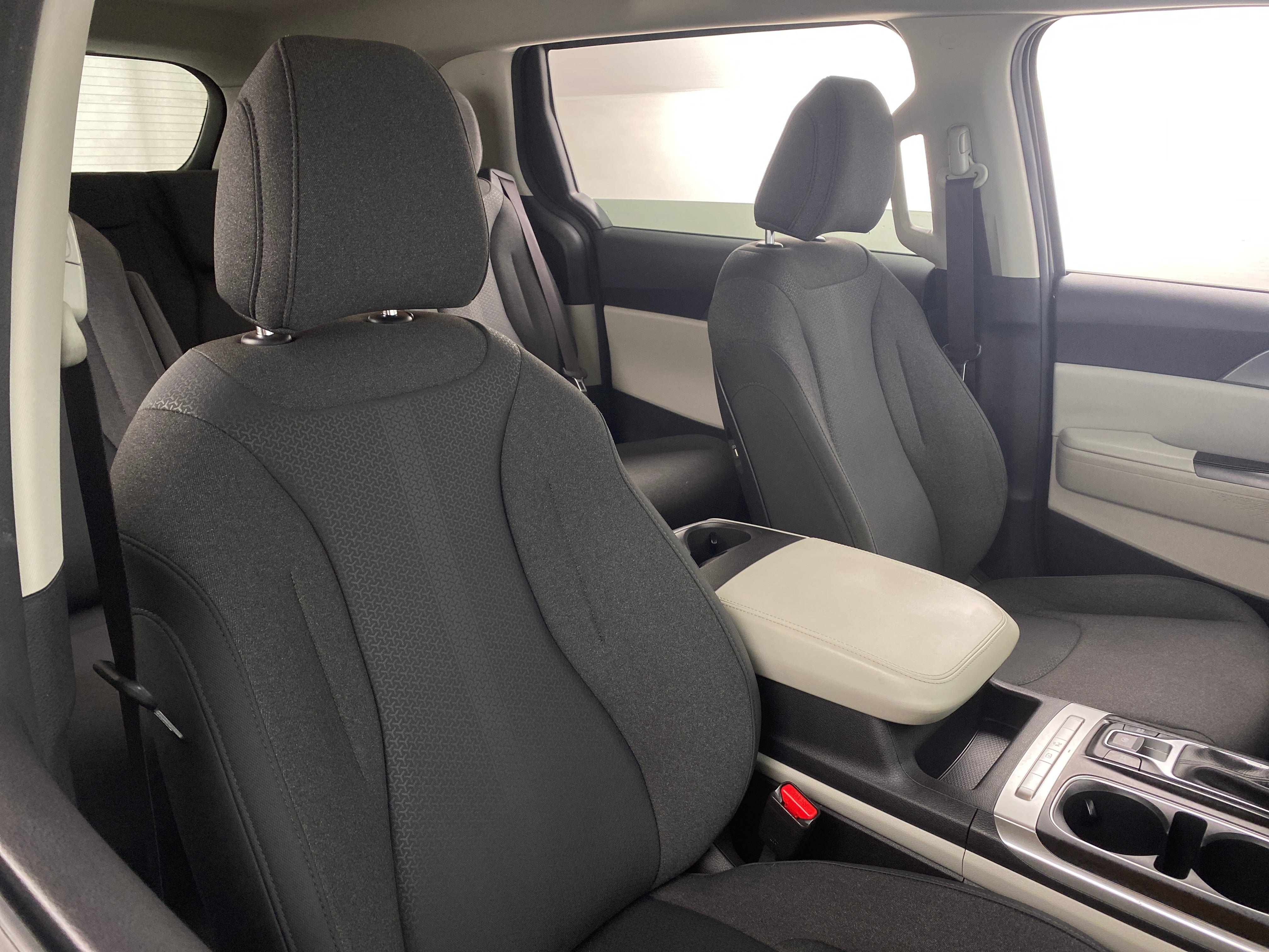 2022 Kia Carnival LX 2