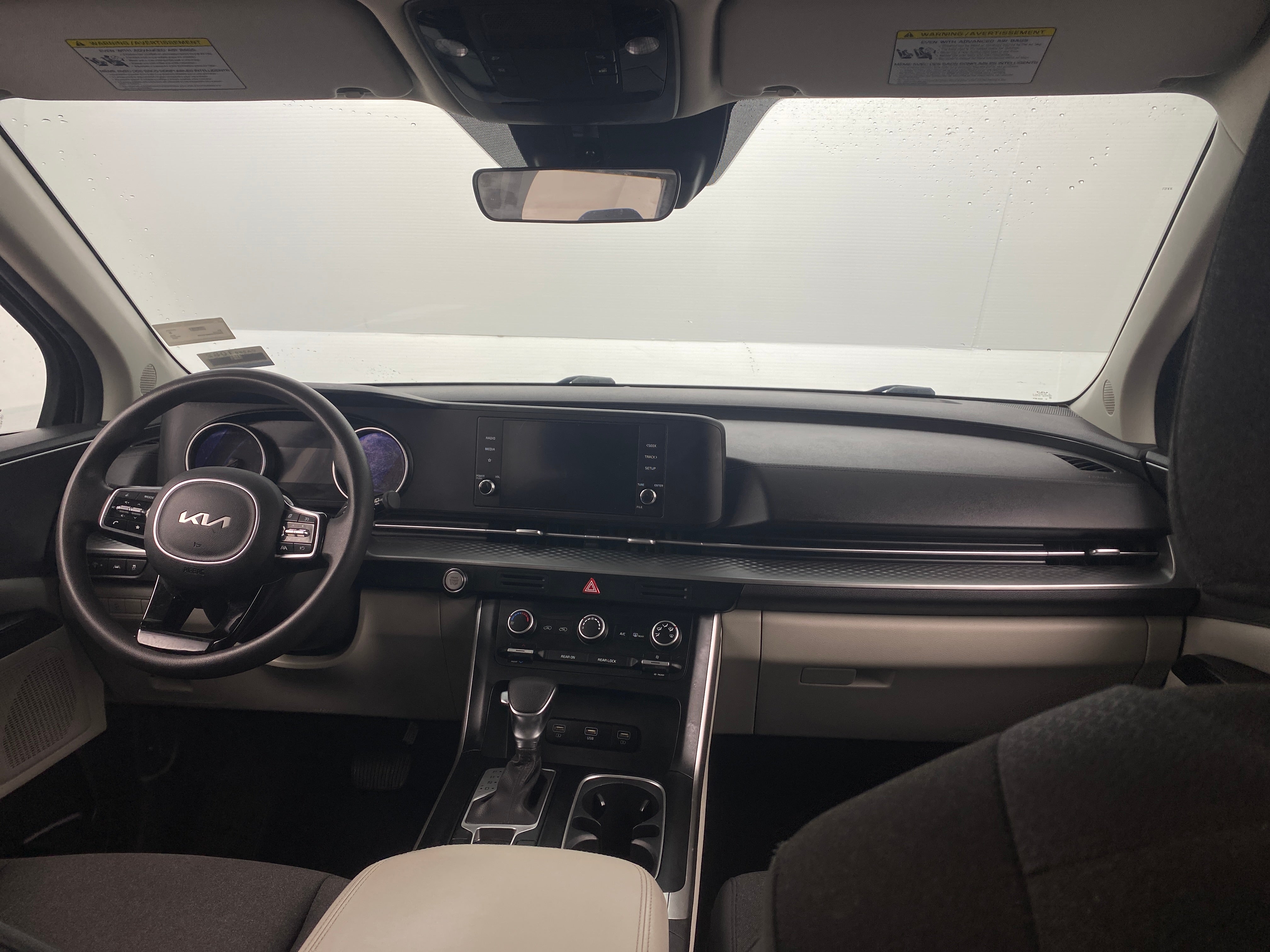 2022 Kia Carnival LX 3