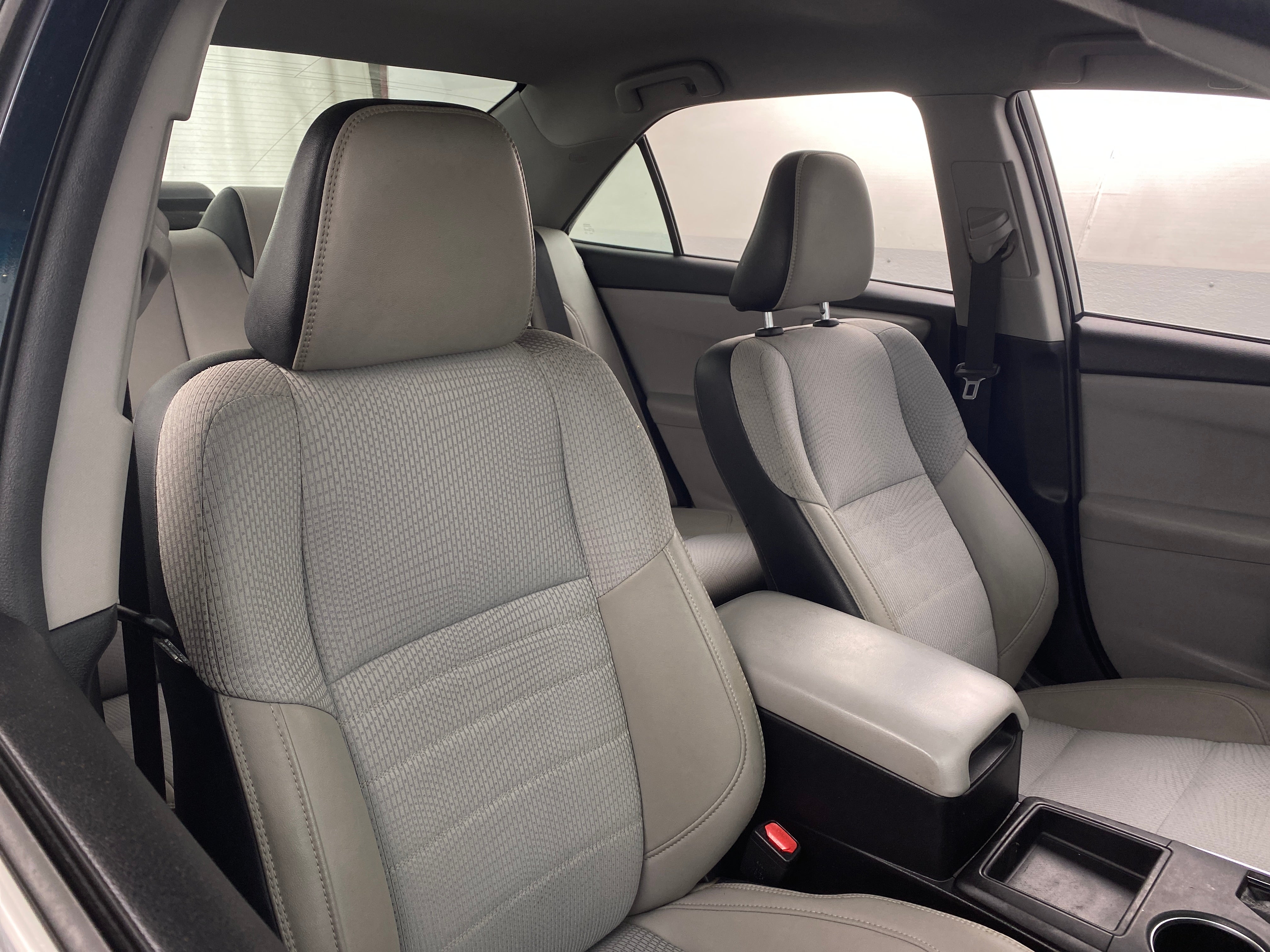 2017 Toyota Camry SE 2