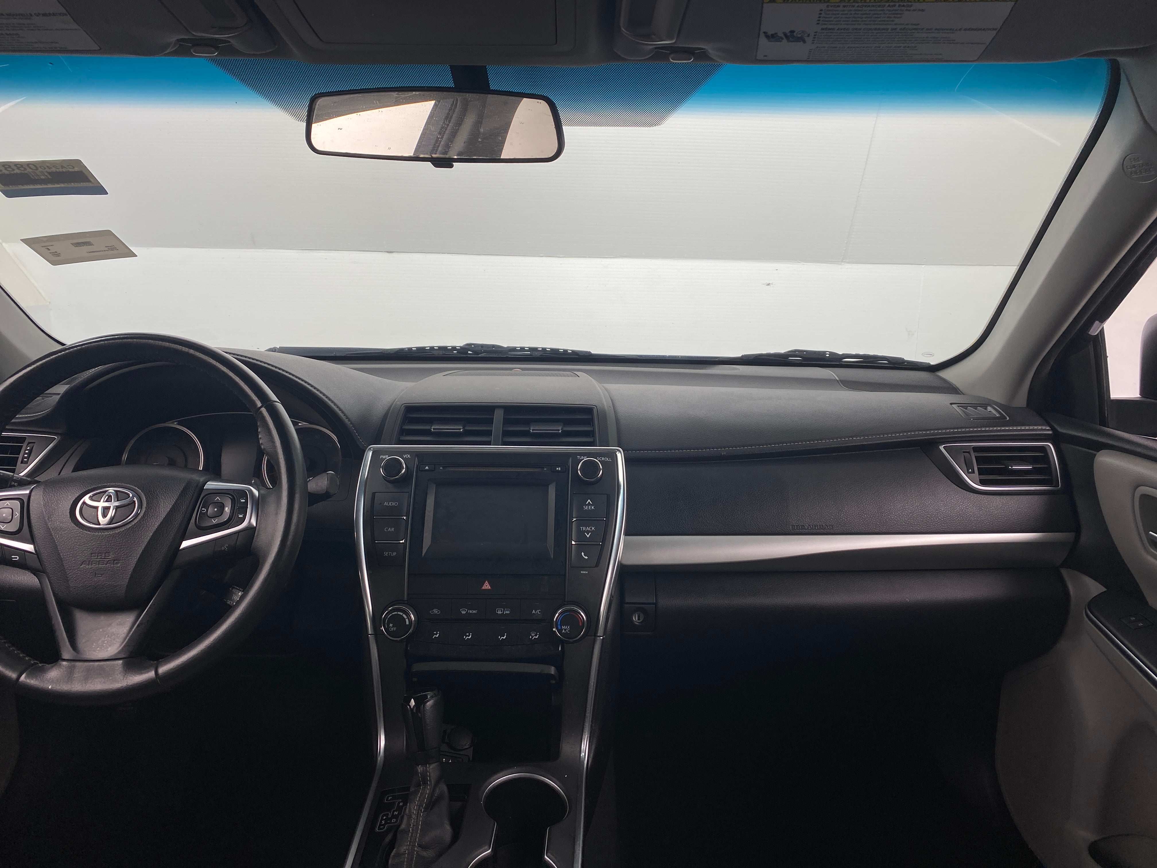 2017 Toyota Camry SE 3
