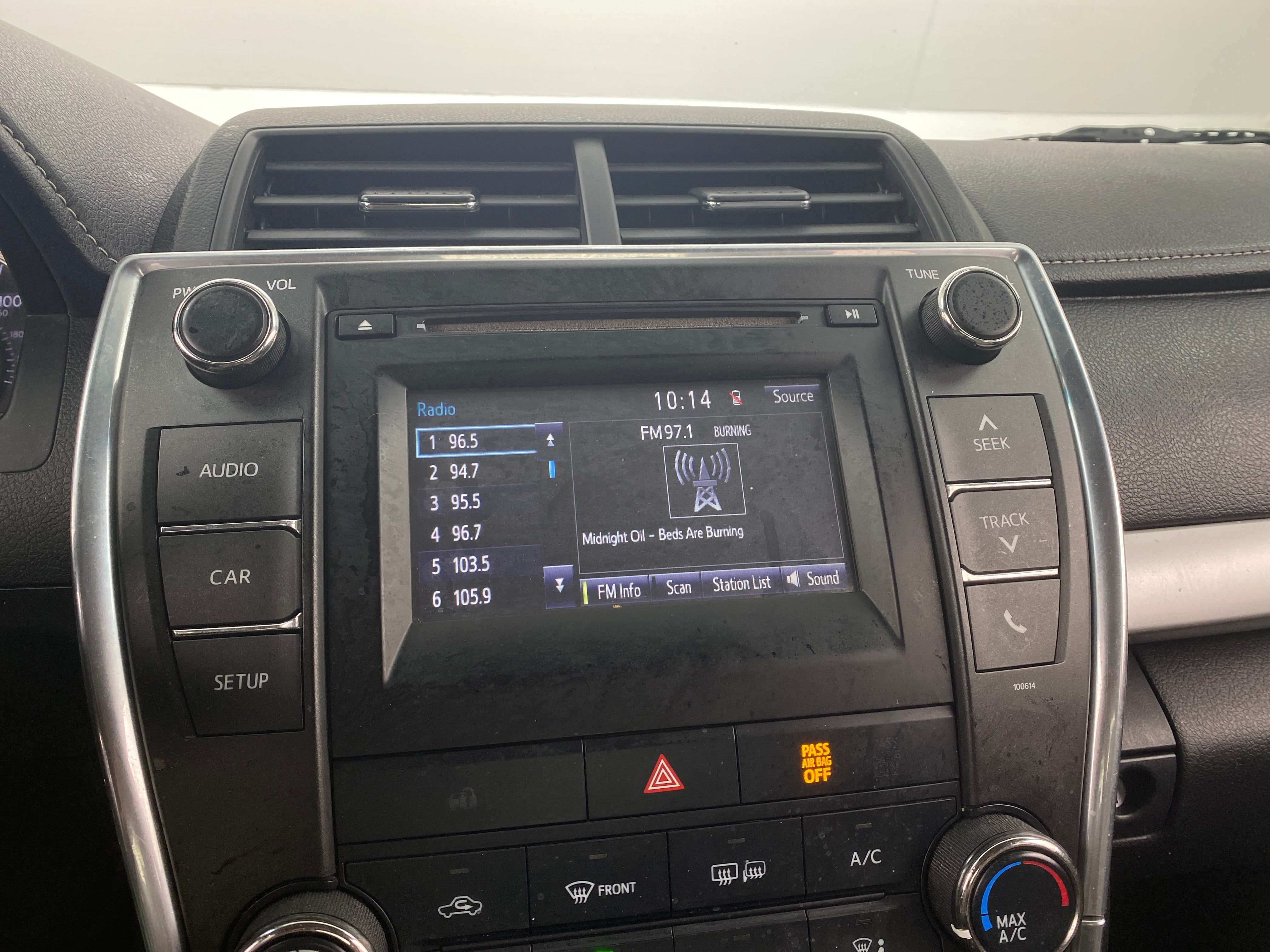2017 Toyota Camry SE 4