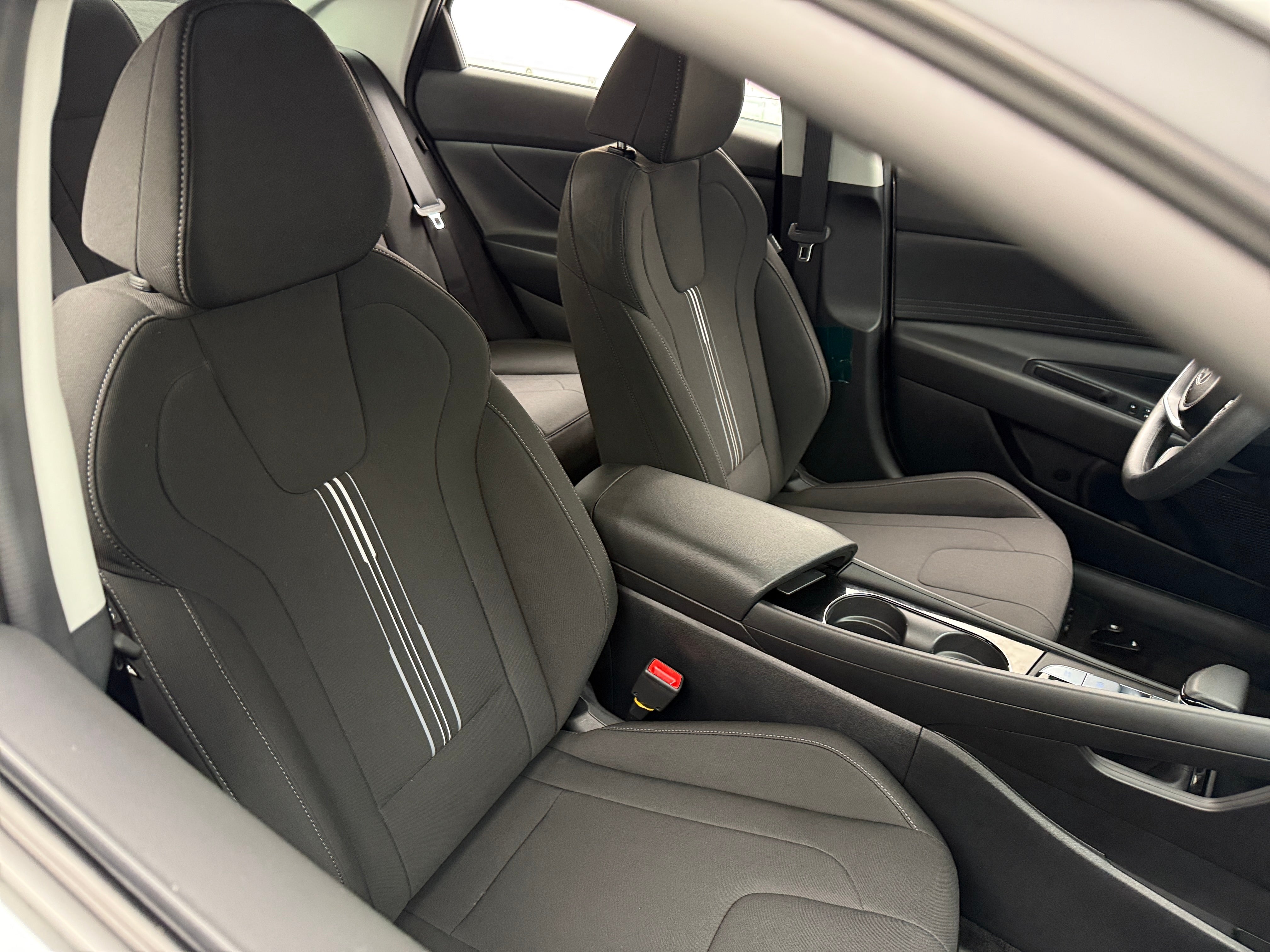 2024 Hyundai Elantra Blue 2