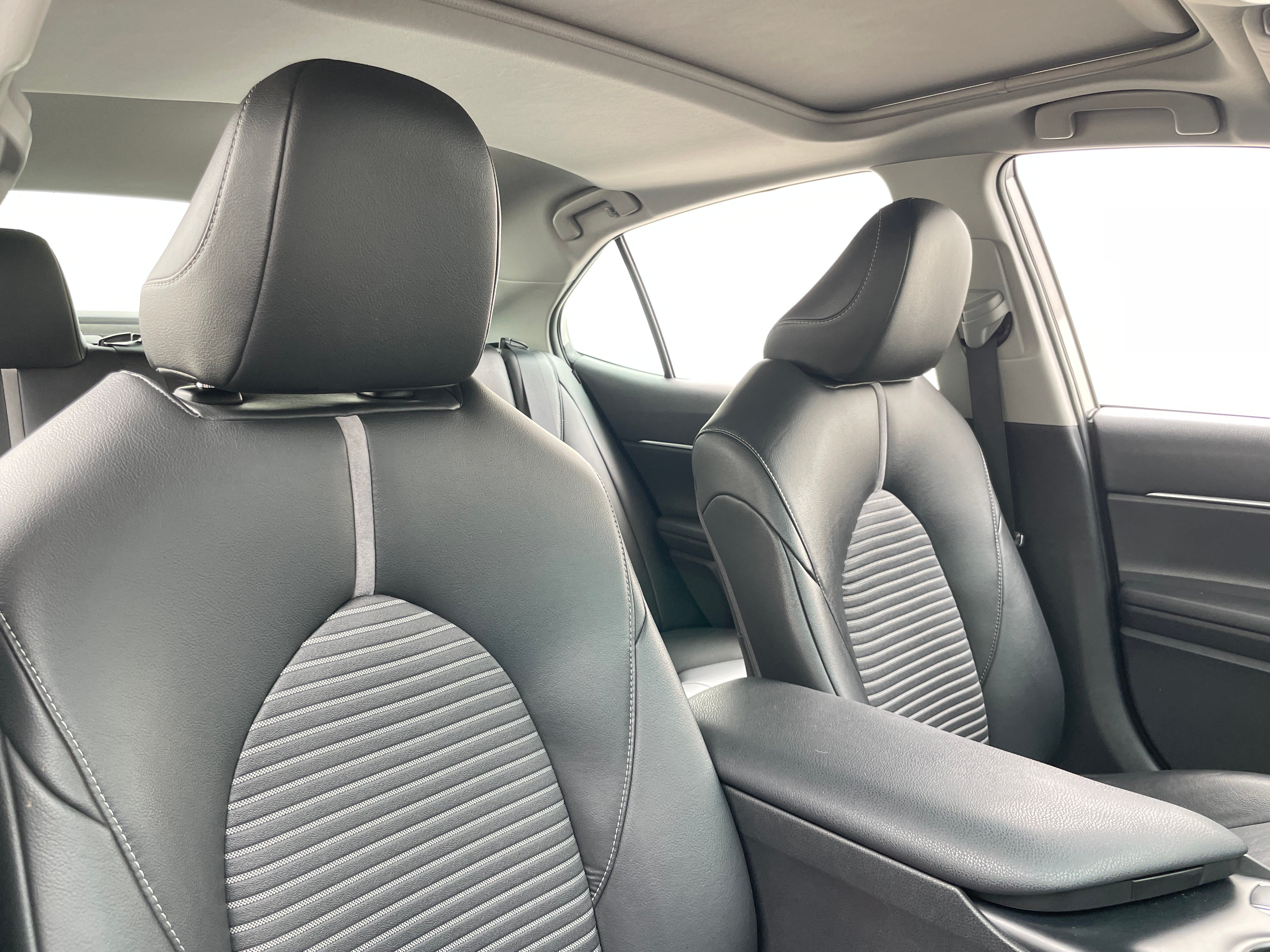 2018 Toyota Camry SE 2