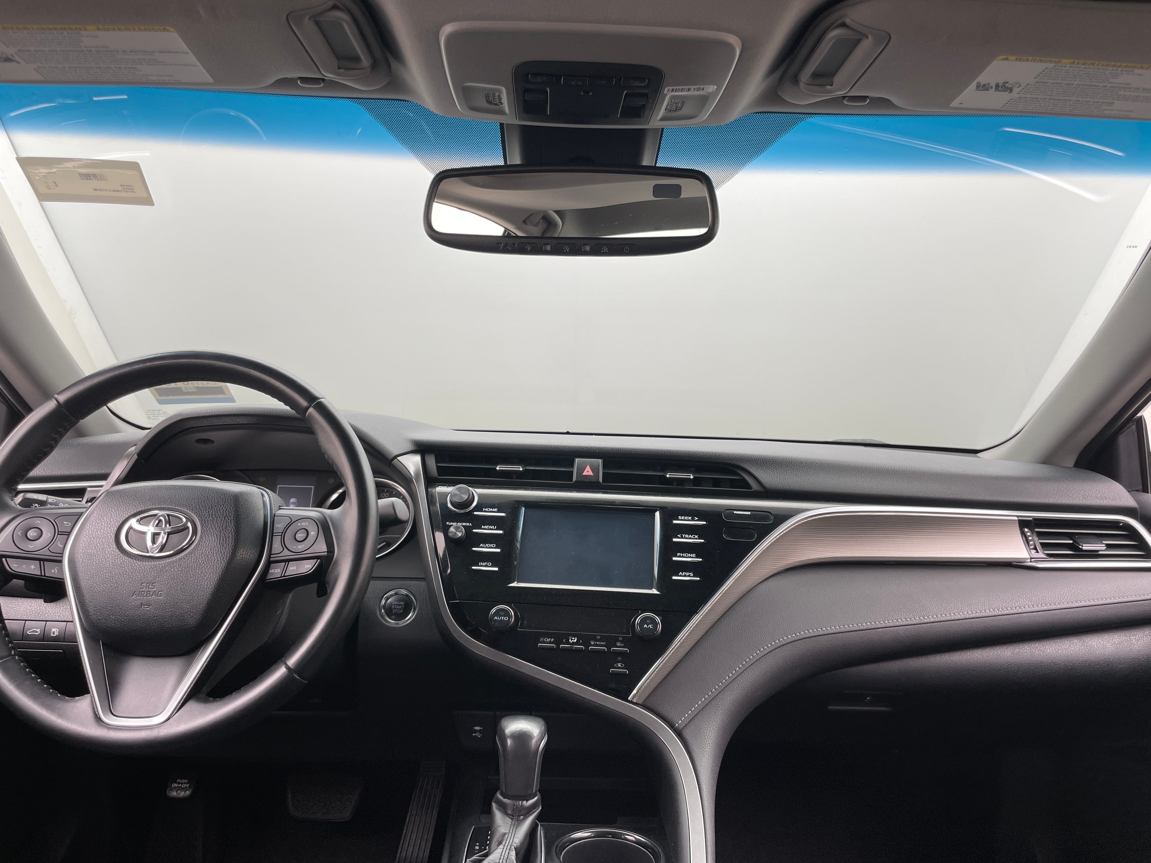 2018 Toyota Camry SE 3