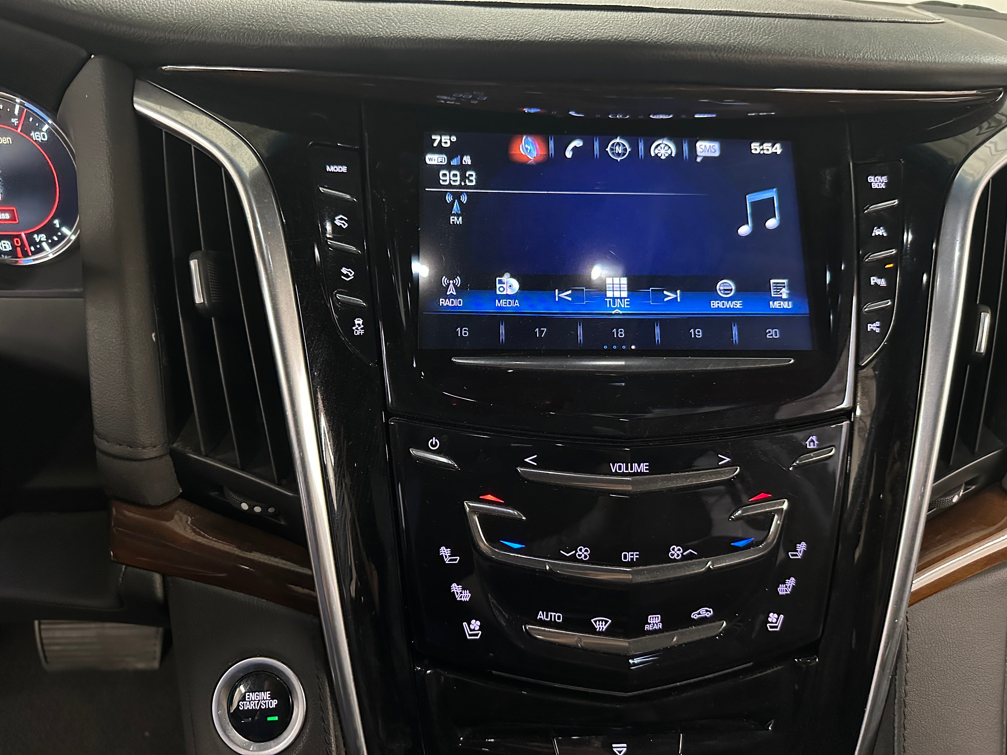 2019 Cadillac Escalade ESV Luxury 3