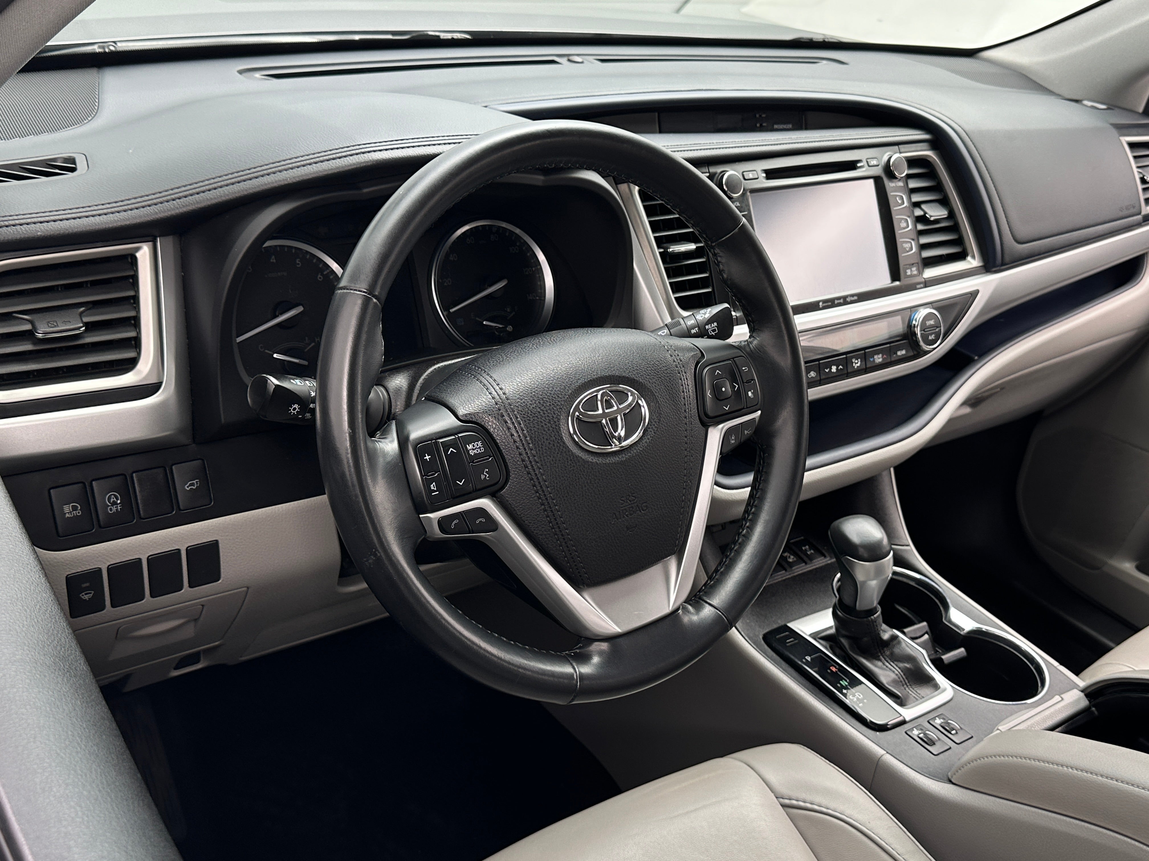 2017 Toyota Highlander XLE 2