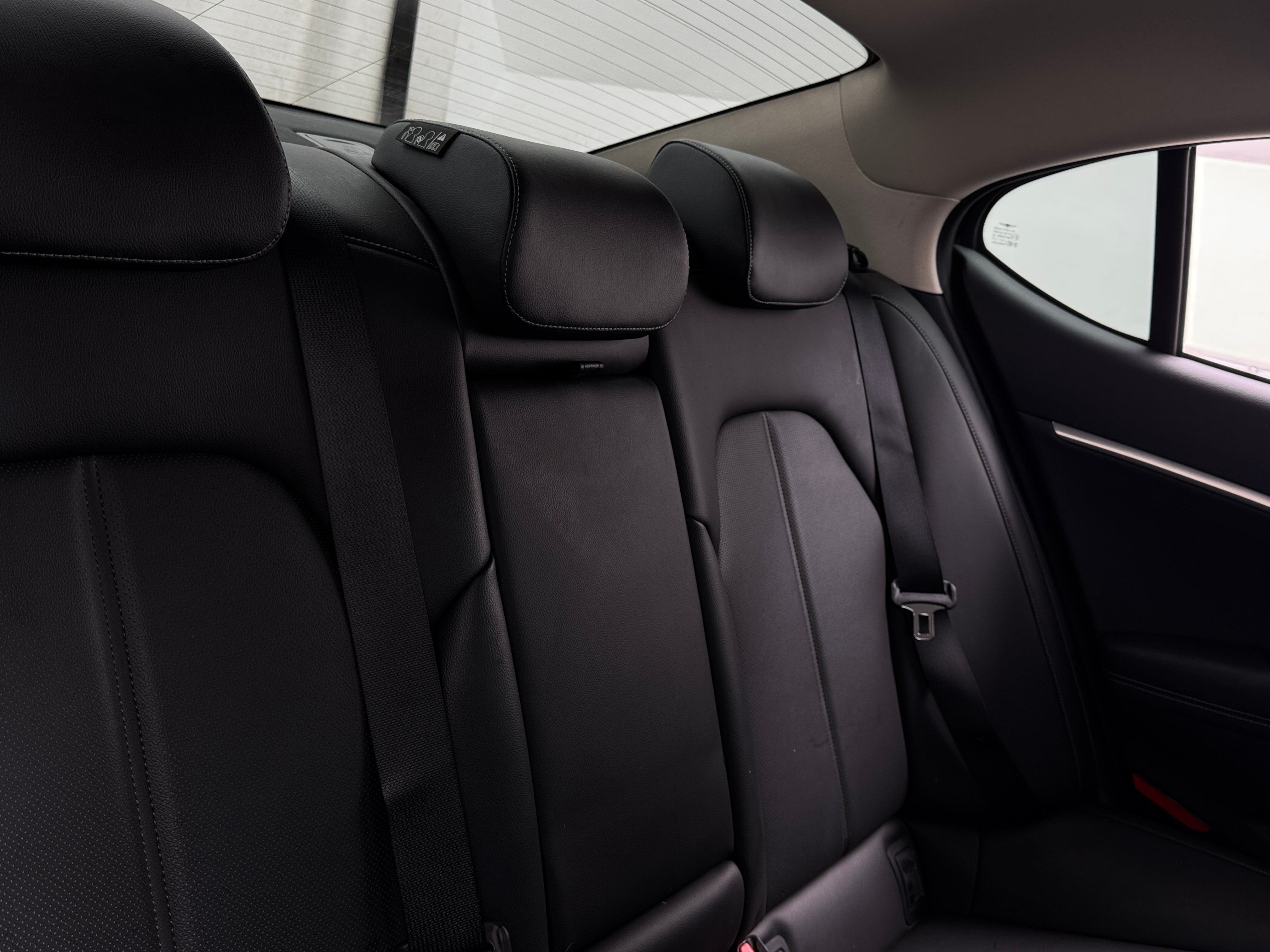 2022 Genesis G70 2.0T 5