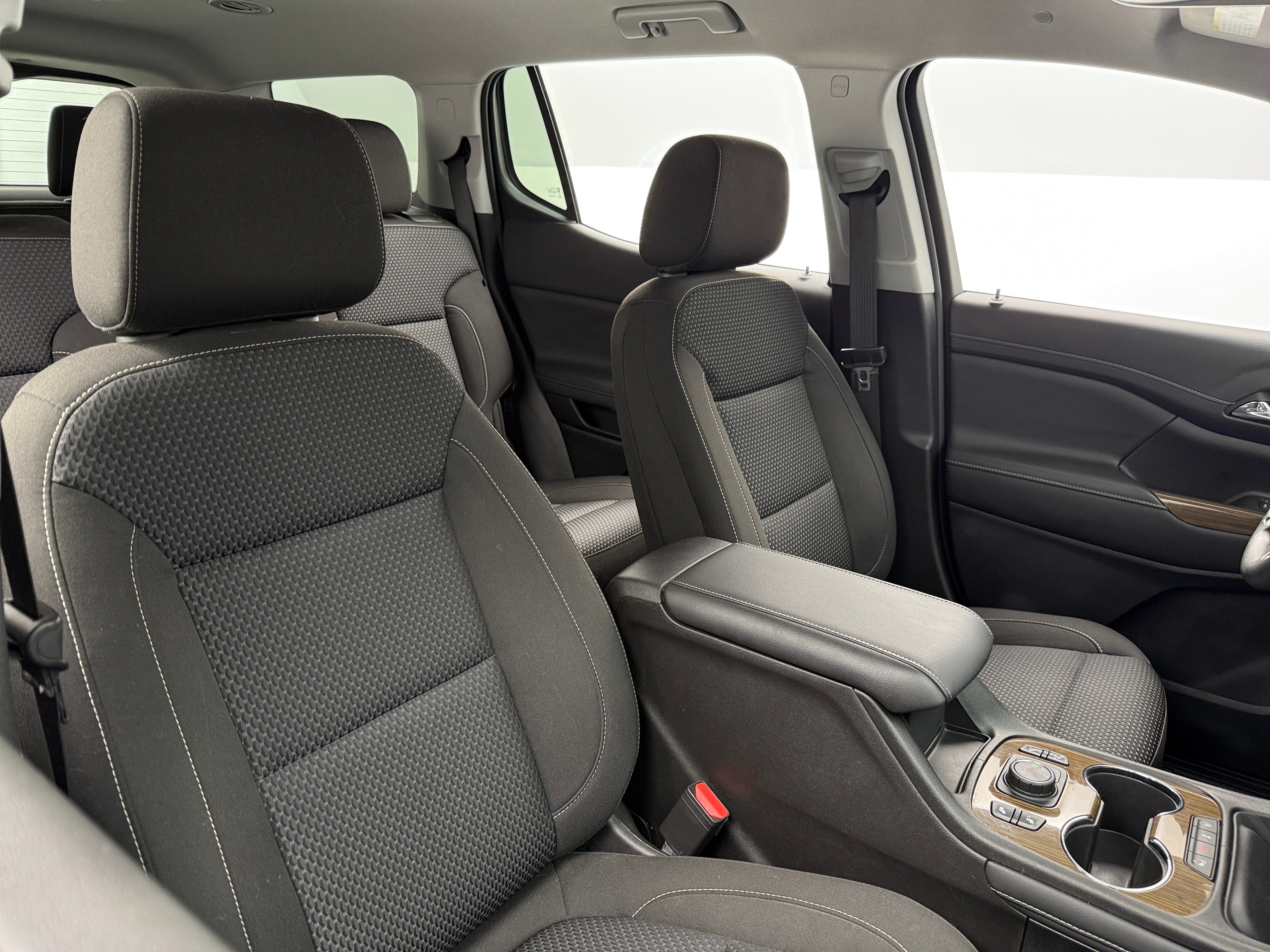 2023 GMC Acadia SLE 2