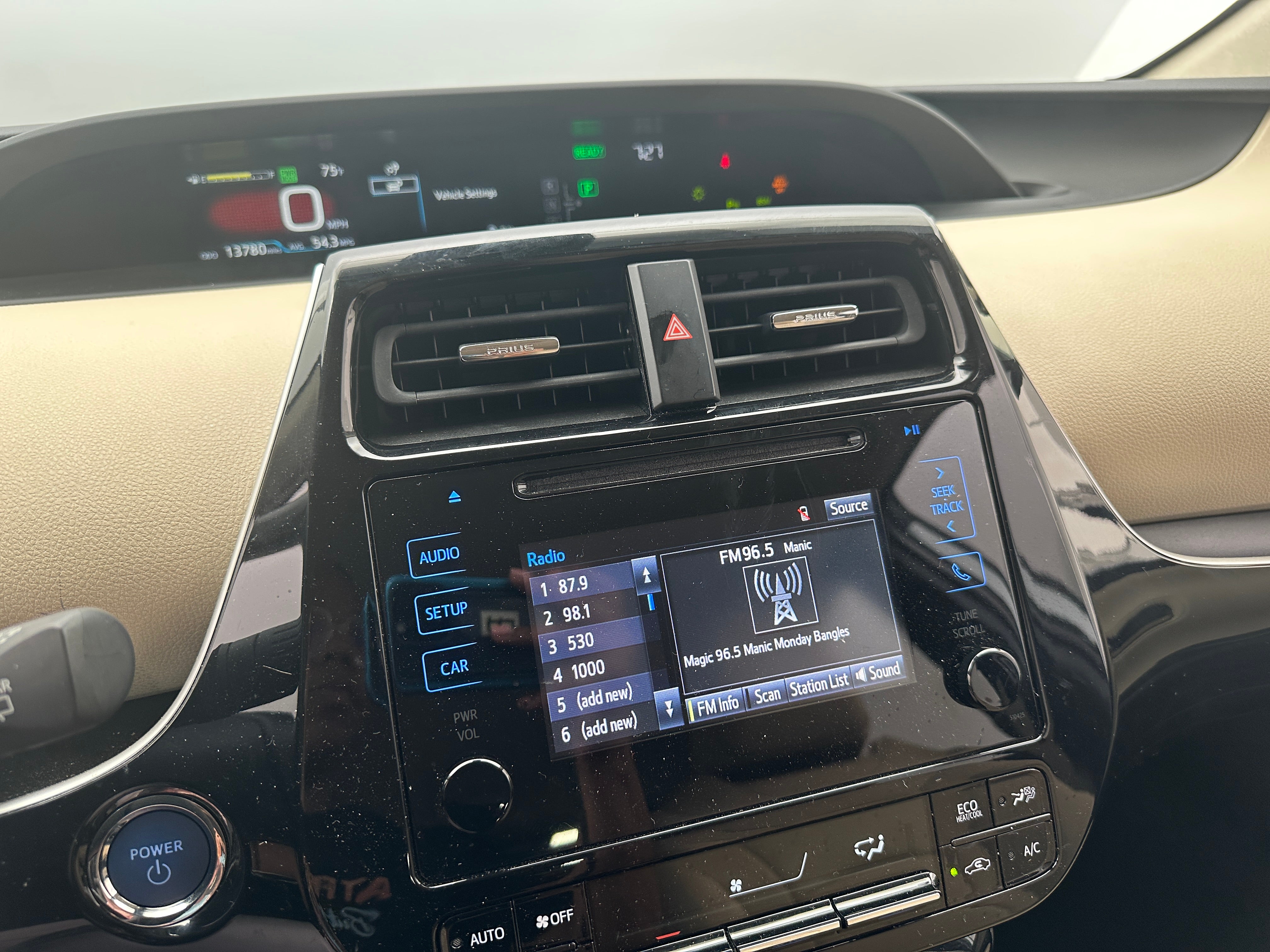 2019 Toyota Prius LE 4