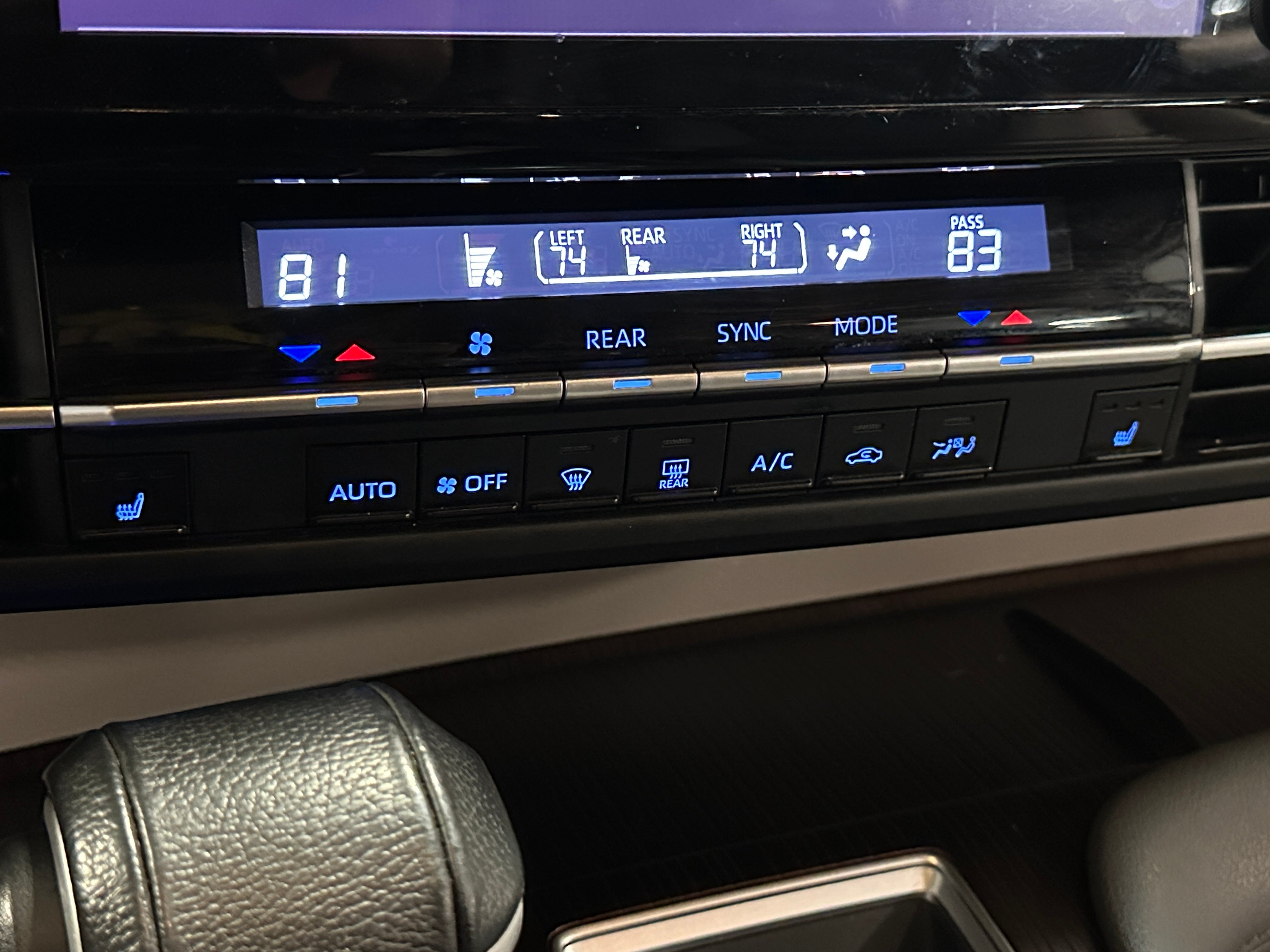 2021 Toyota Sienna XLE 3