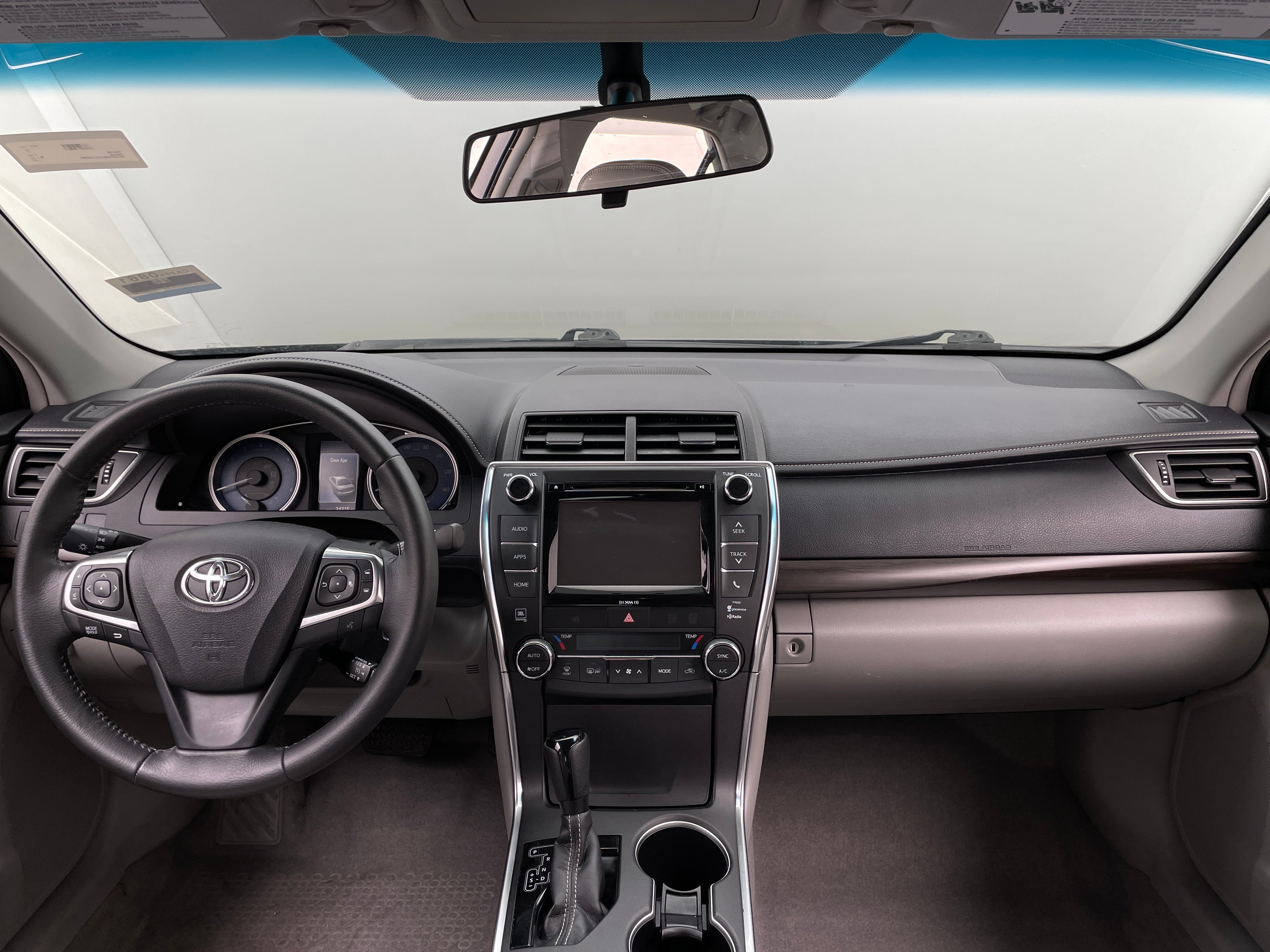 2017 Toyota Camry XLE 2