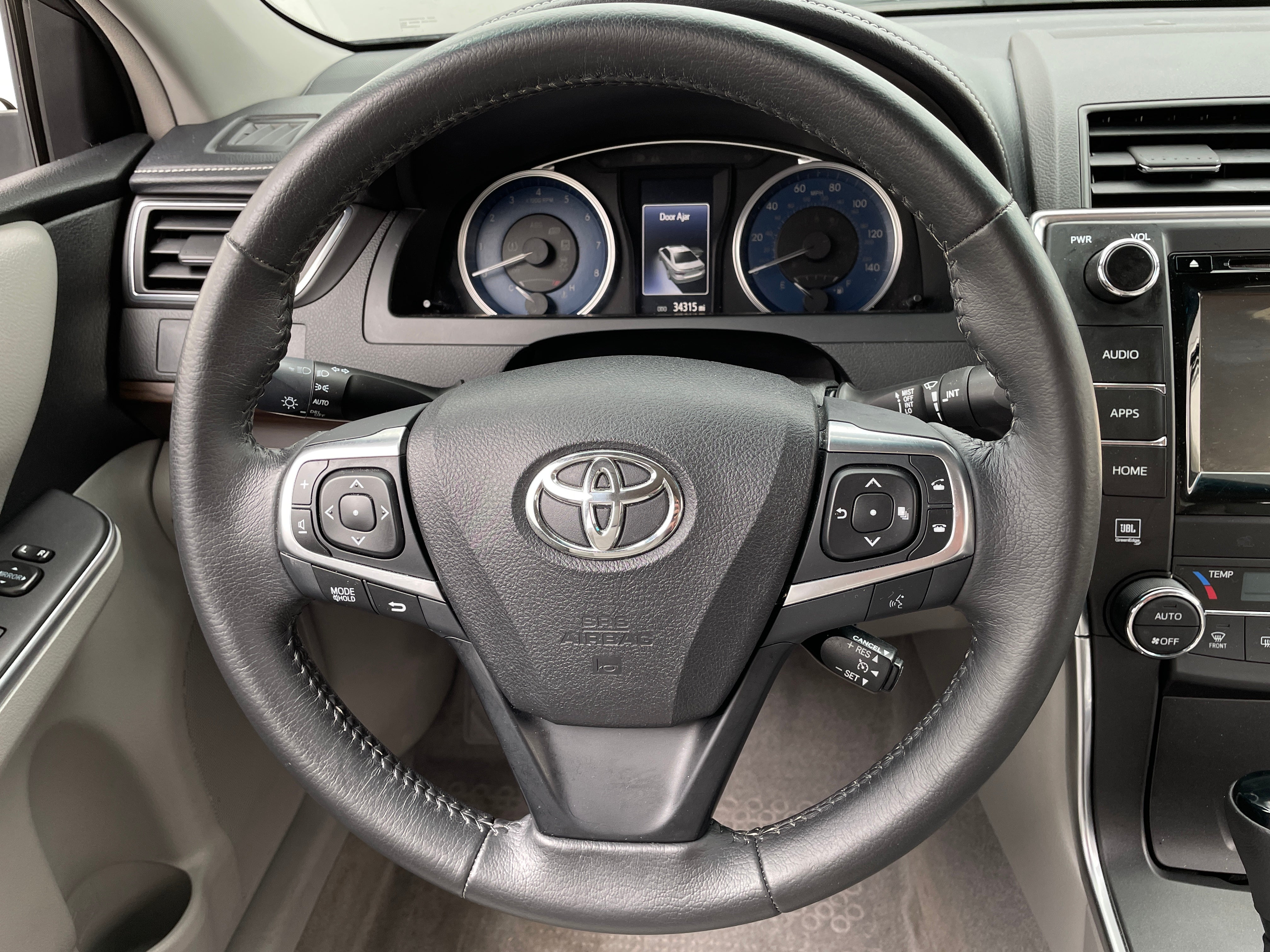 2017 Toyota Camry XLE 4