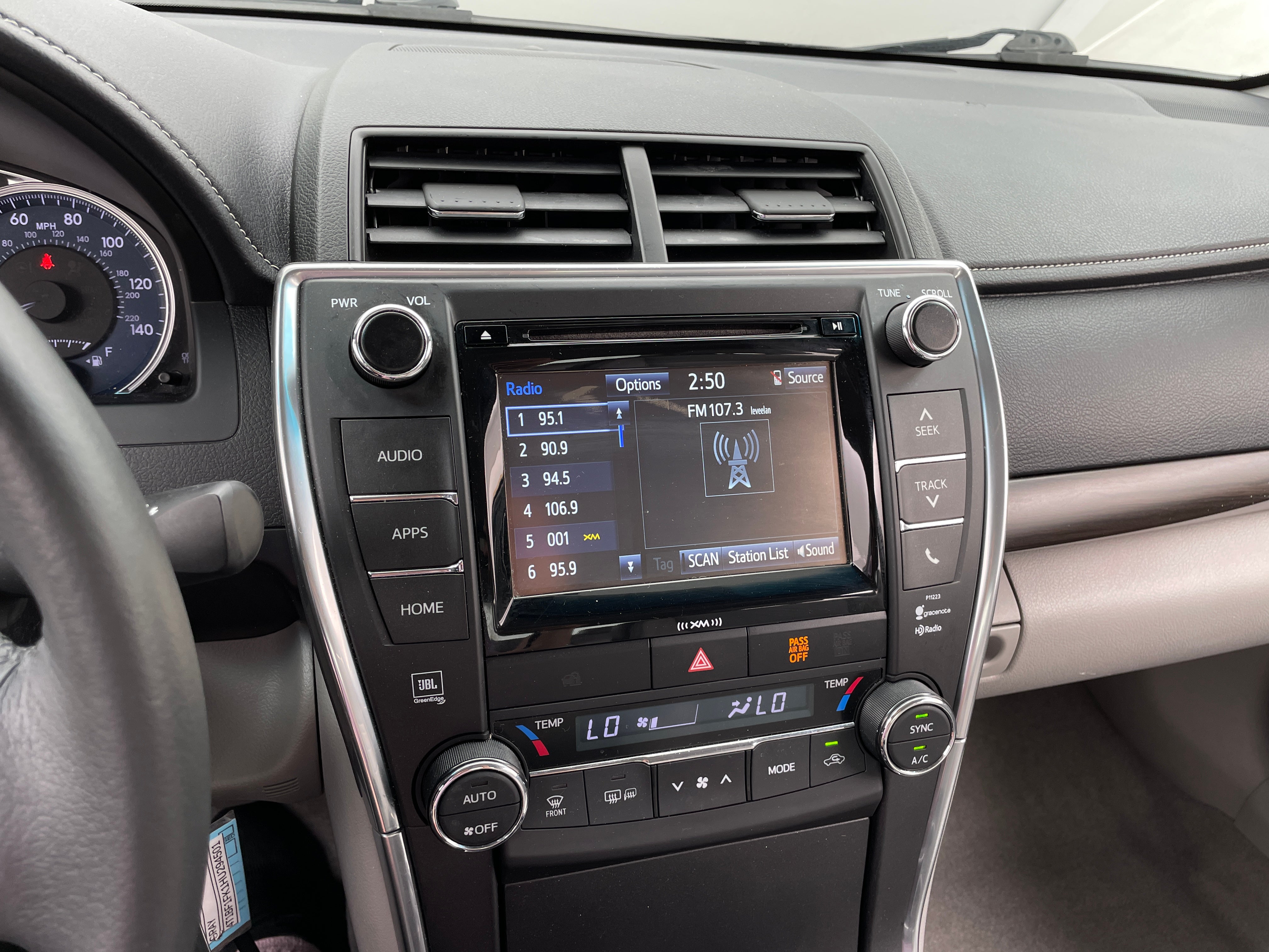 2017 Toyota Camry XLE 3