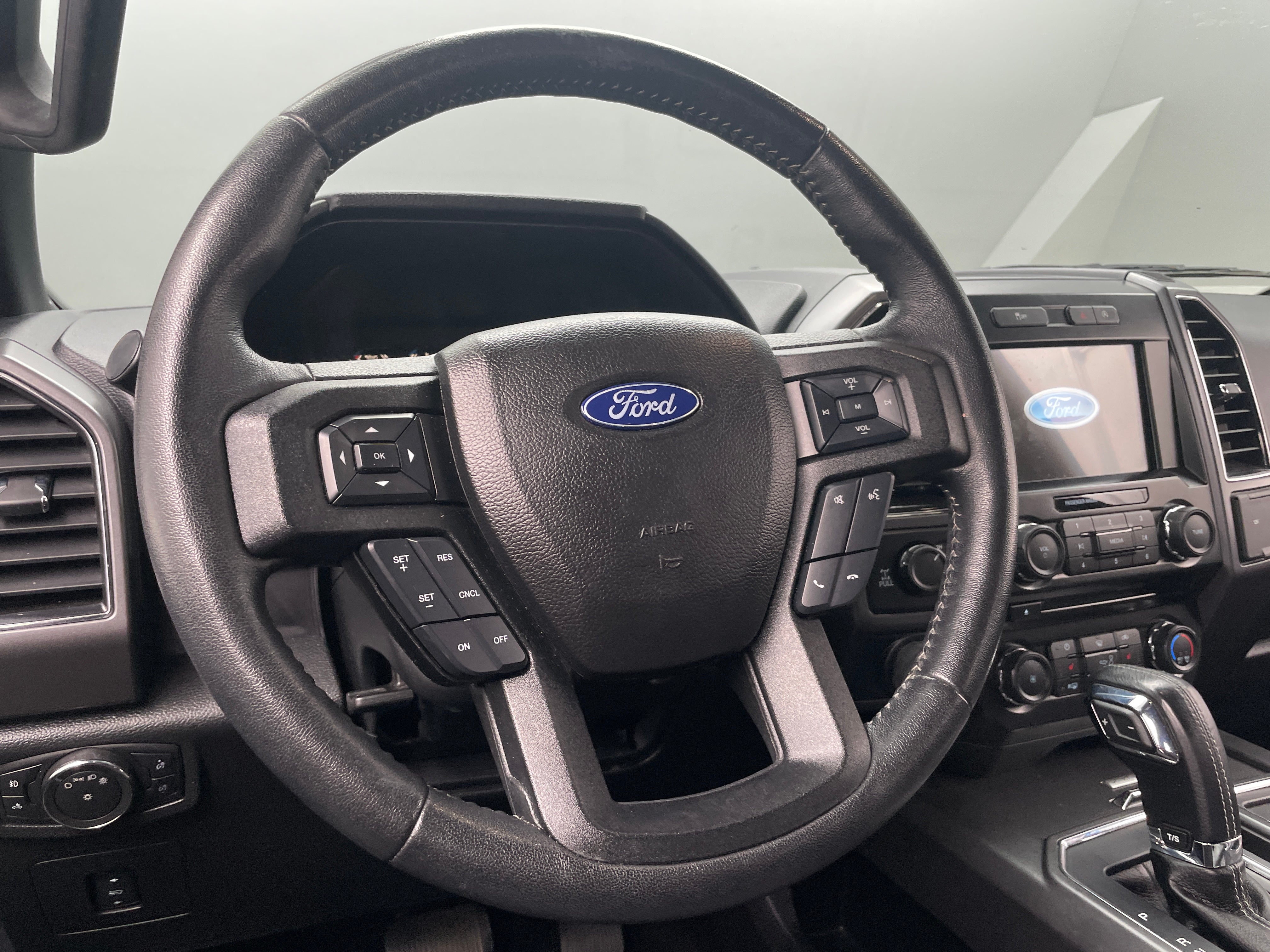 2017 Ford Econoline E-150 5