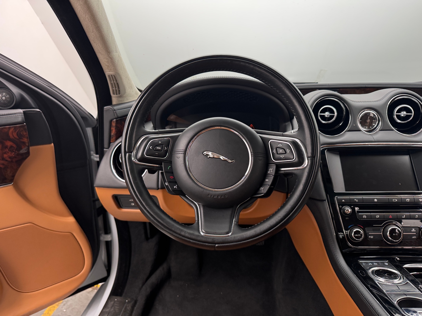 Thumbnail: 2016 Jaguar XJ - 5
