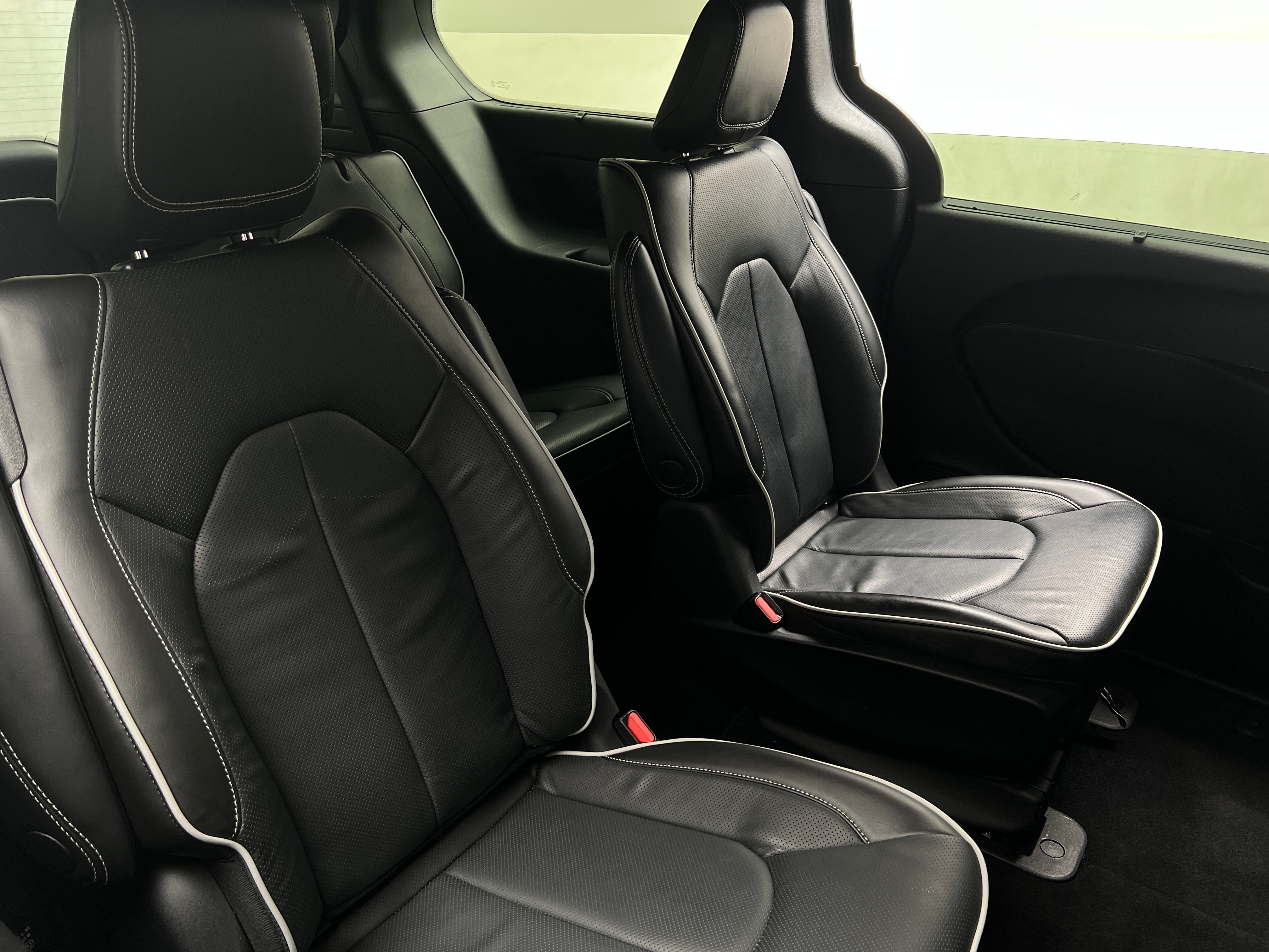 2023 Chrysler Pacifica Hybrid Limited 5