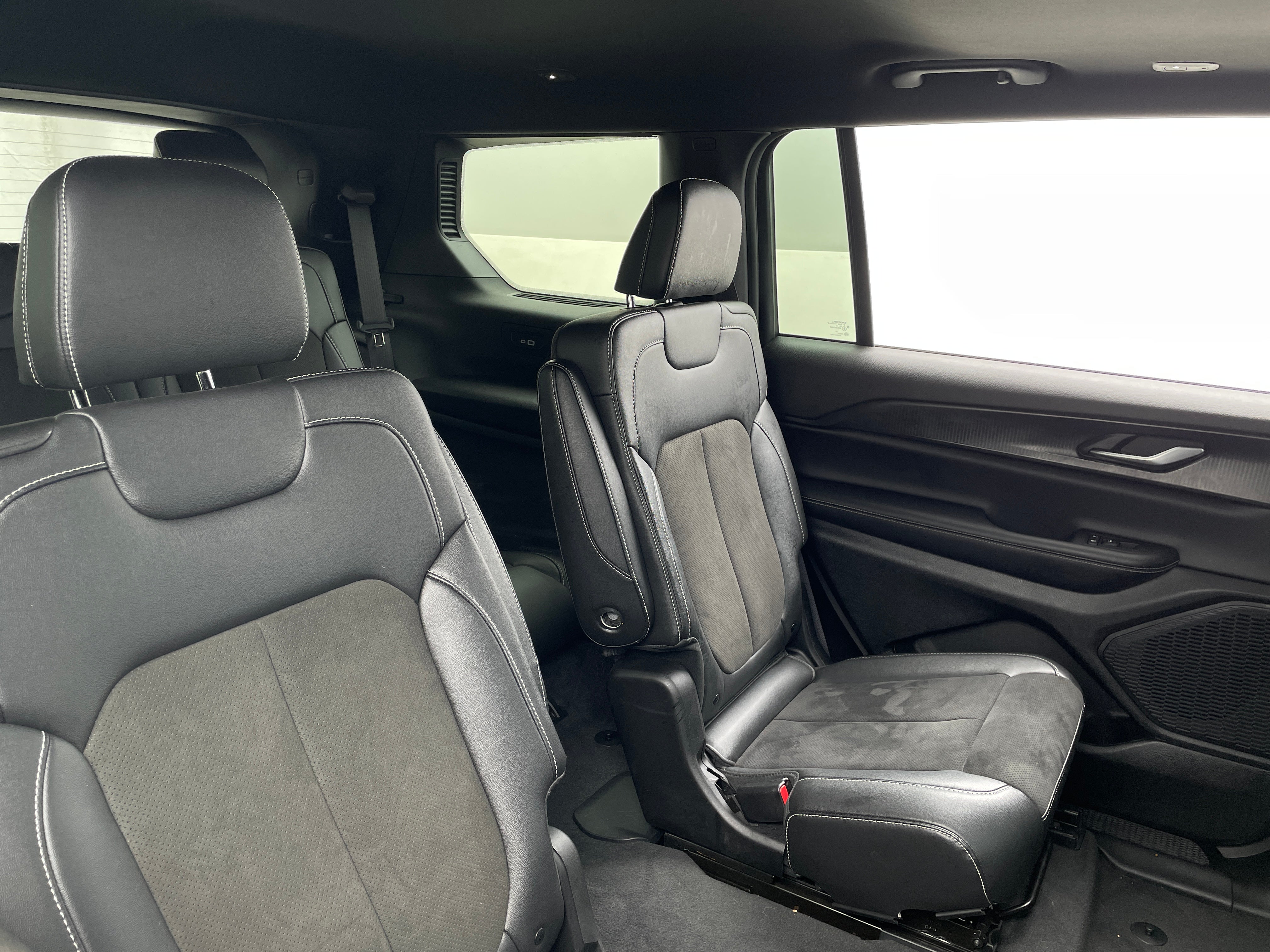 2023 Jeep Grand Cherokee L Altitude 5