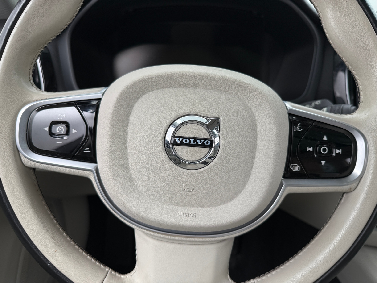 Thumbnail: 2020 Volvo V60 - 4