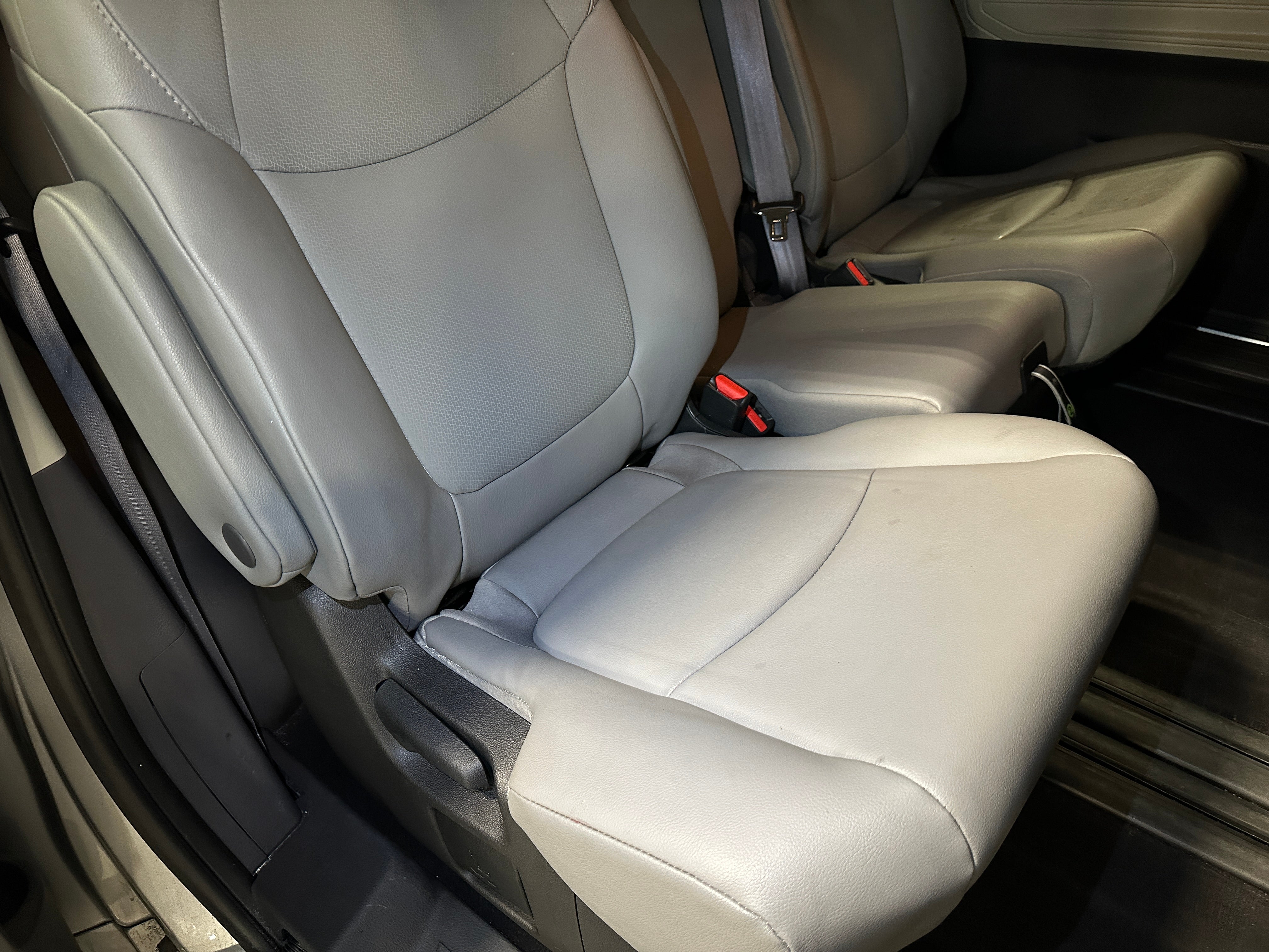 2022 Toyota Sienna XLE 5
