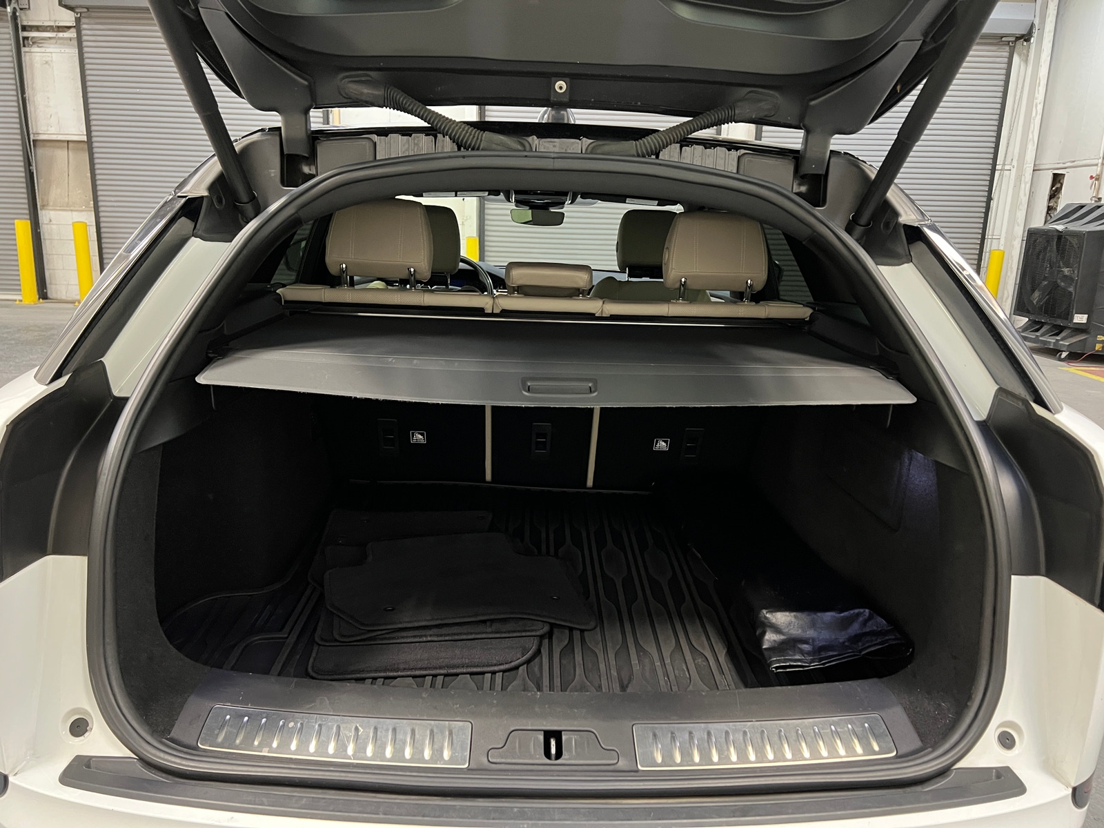Thumbnail: 2020 Land Rover Range Rover Velar - 6