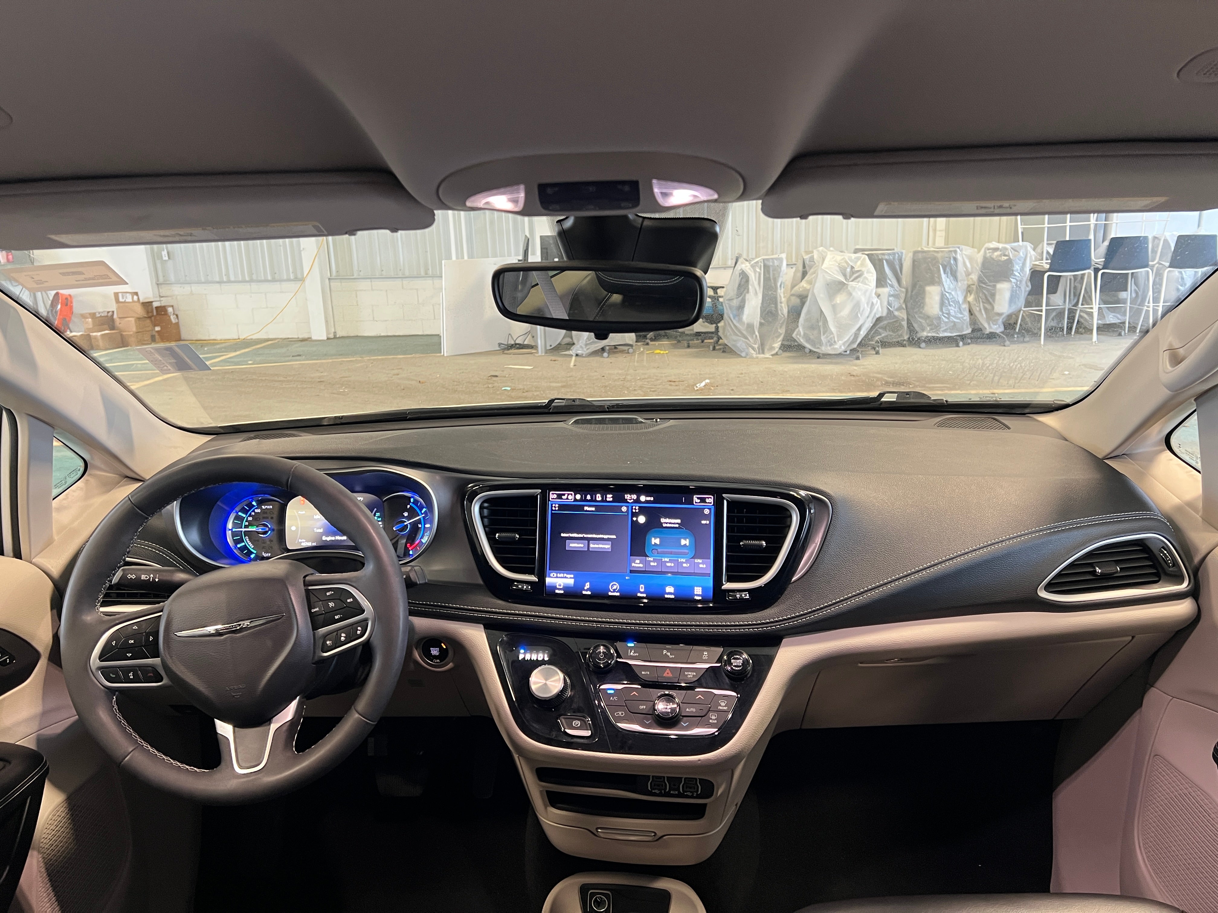2023 Chrysler Pacifica Hybrid Touring L 2