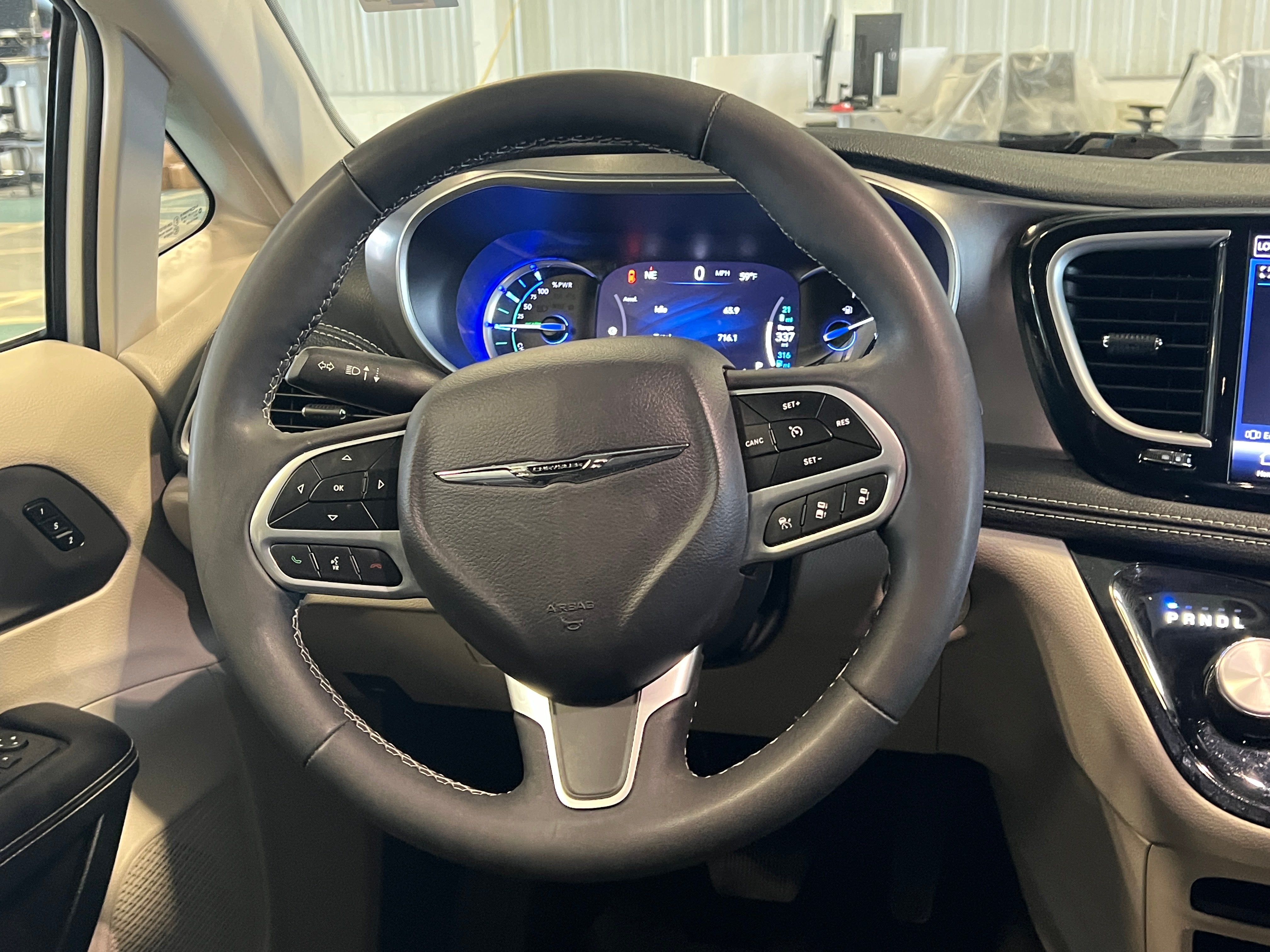 2023 Chrysler Pacifica Hybrid Touring L 4