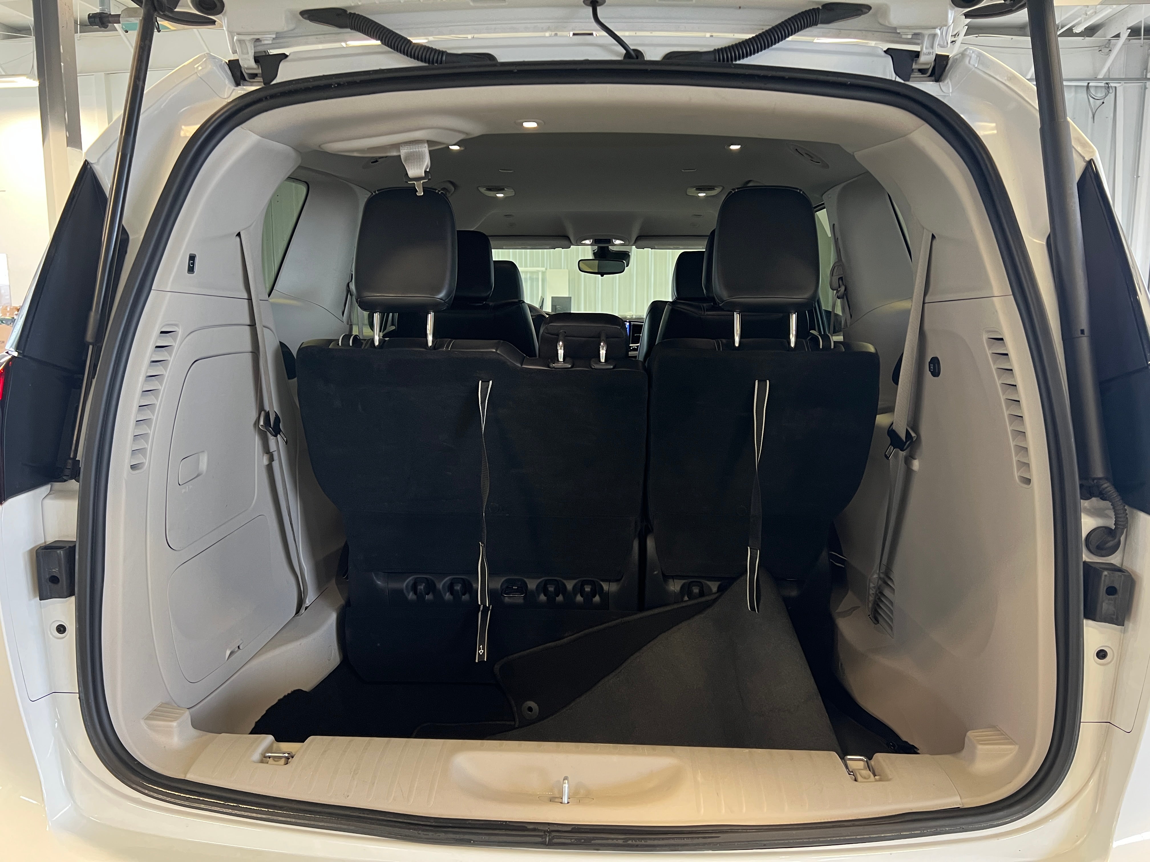 2023 Chrysler Pacifica Hybrid Touring L 6