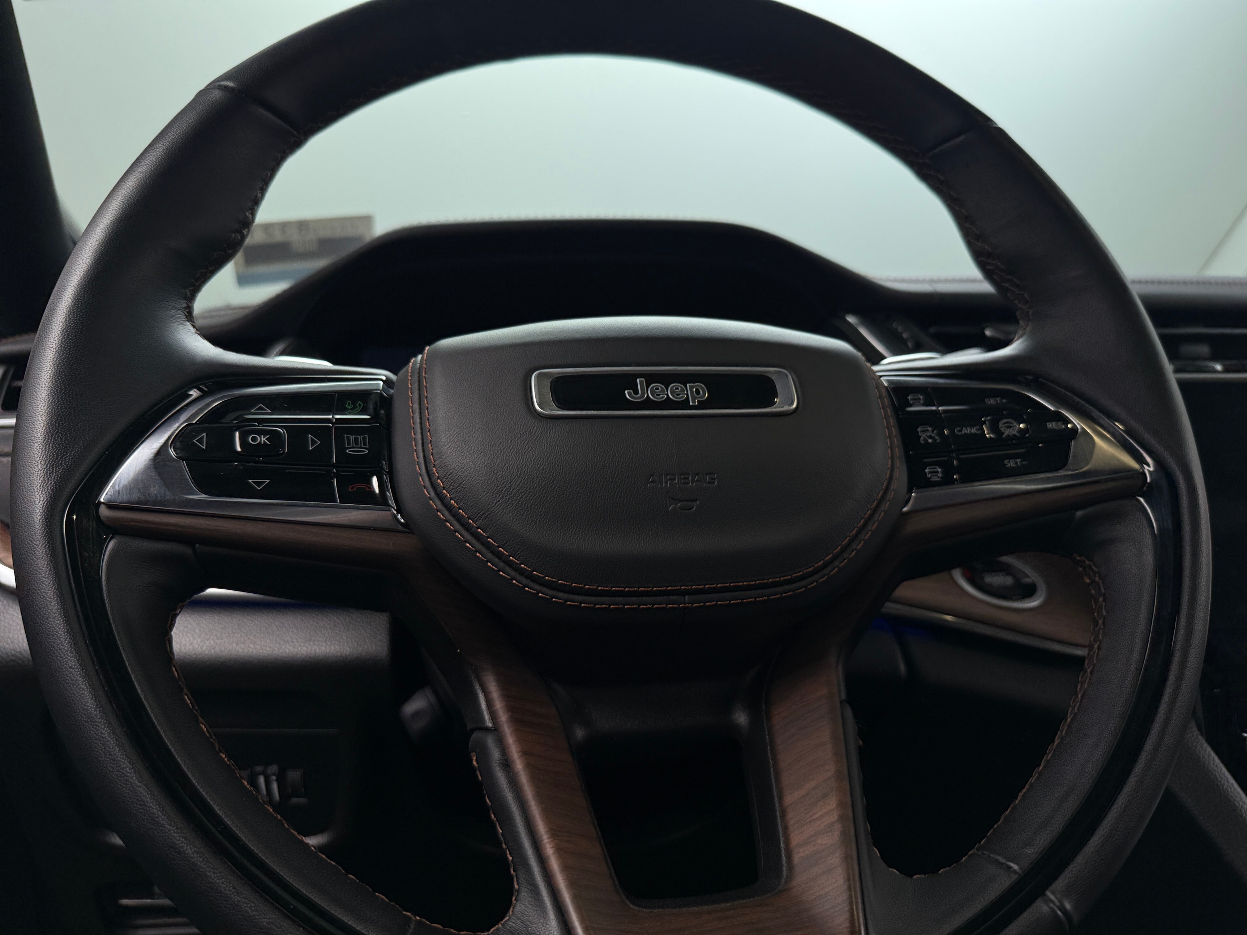 2023 Jeep Grand Cherokee Summit 4