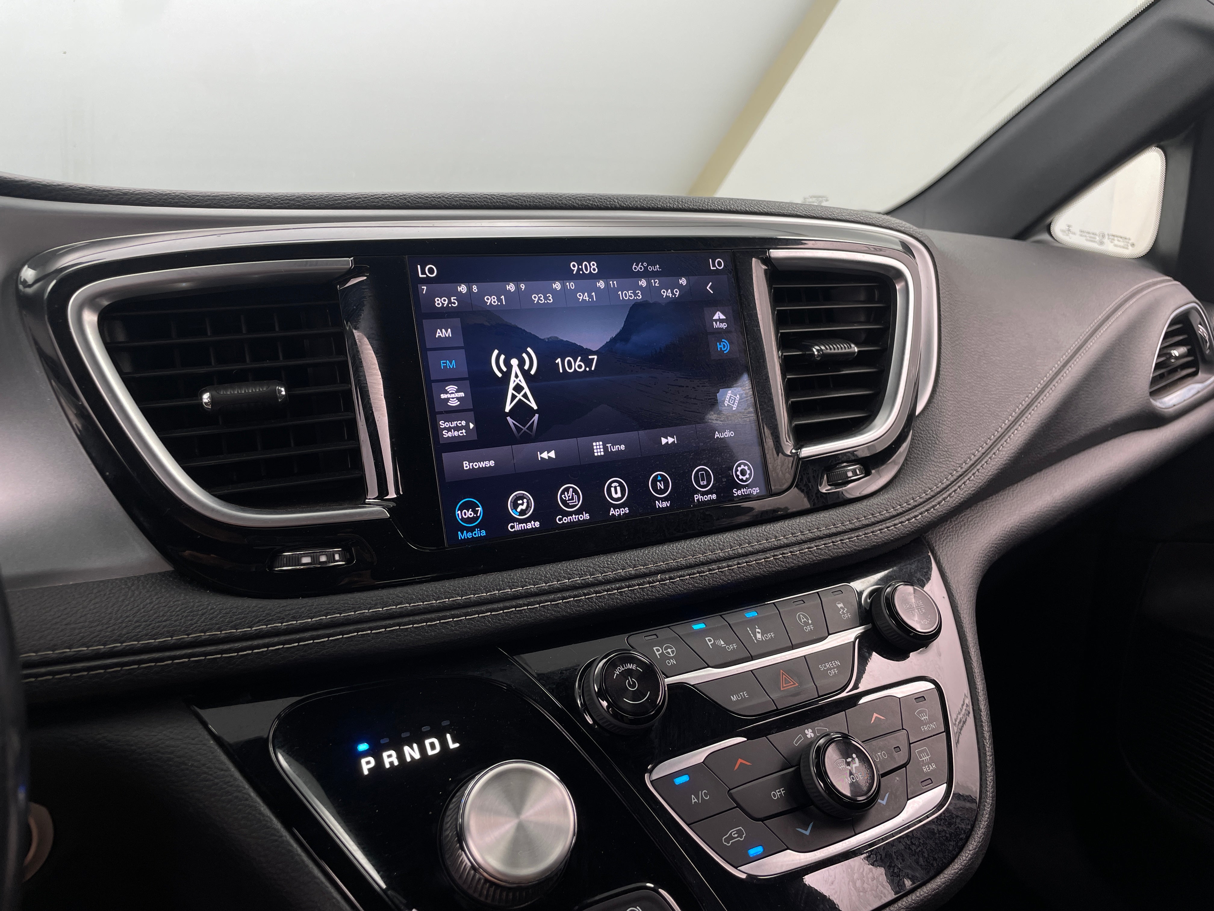 2020 Chrysler Pacifica Limited 3