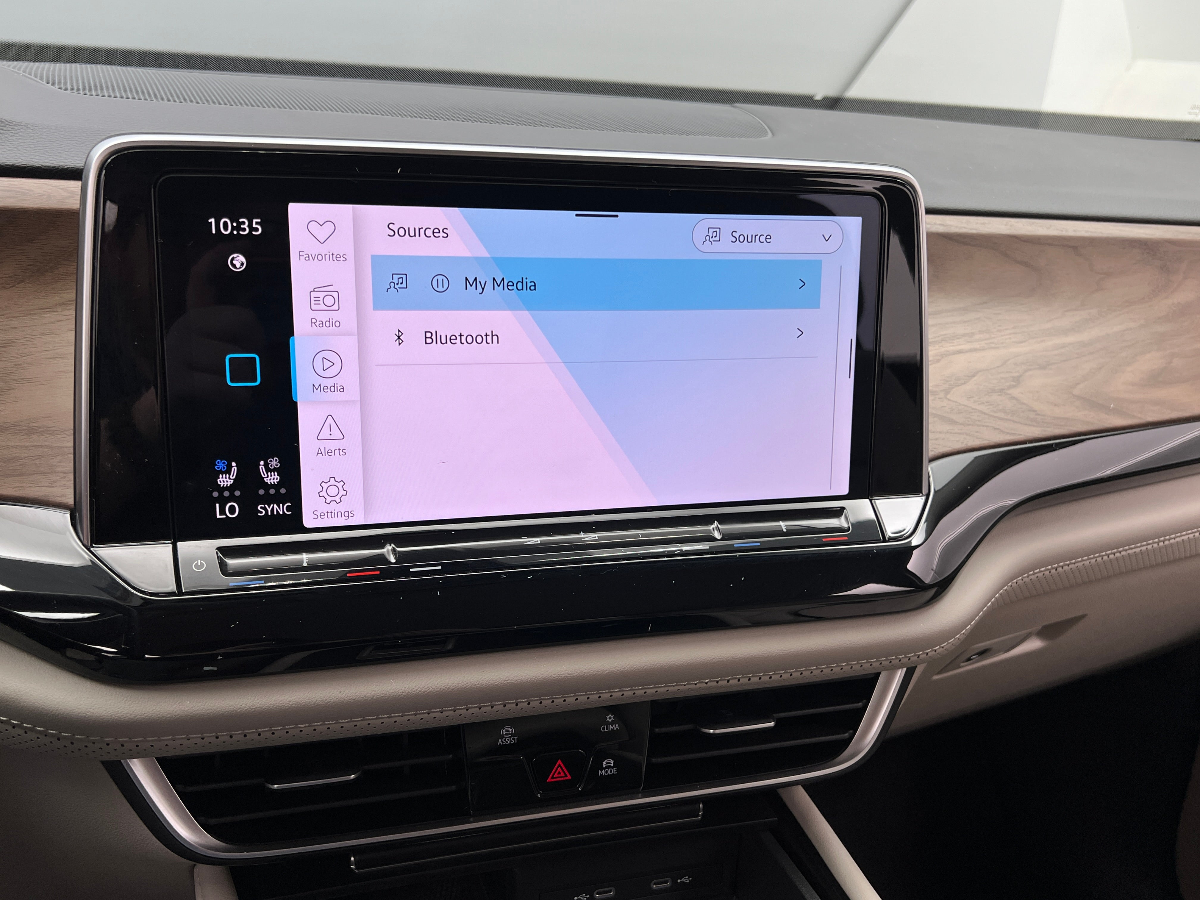 2024 Volkswagen Atlas SE 3