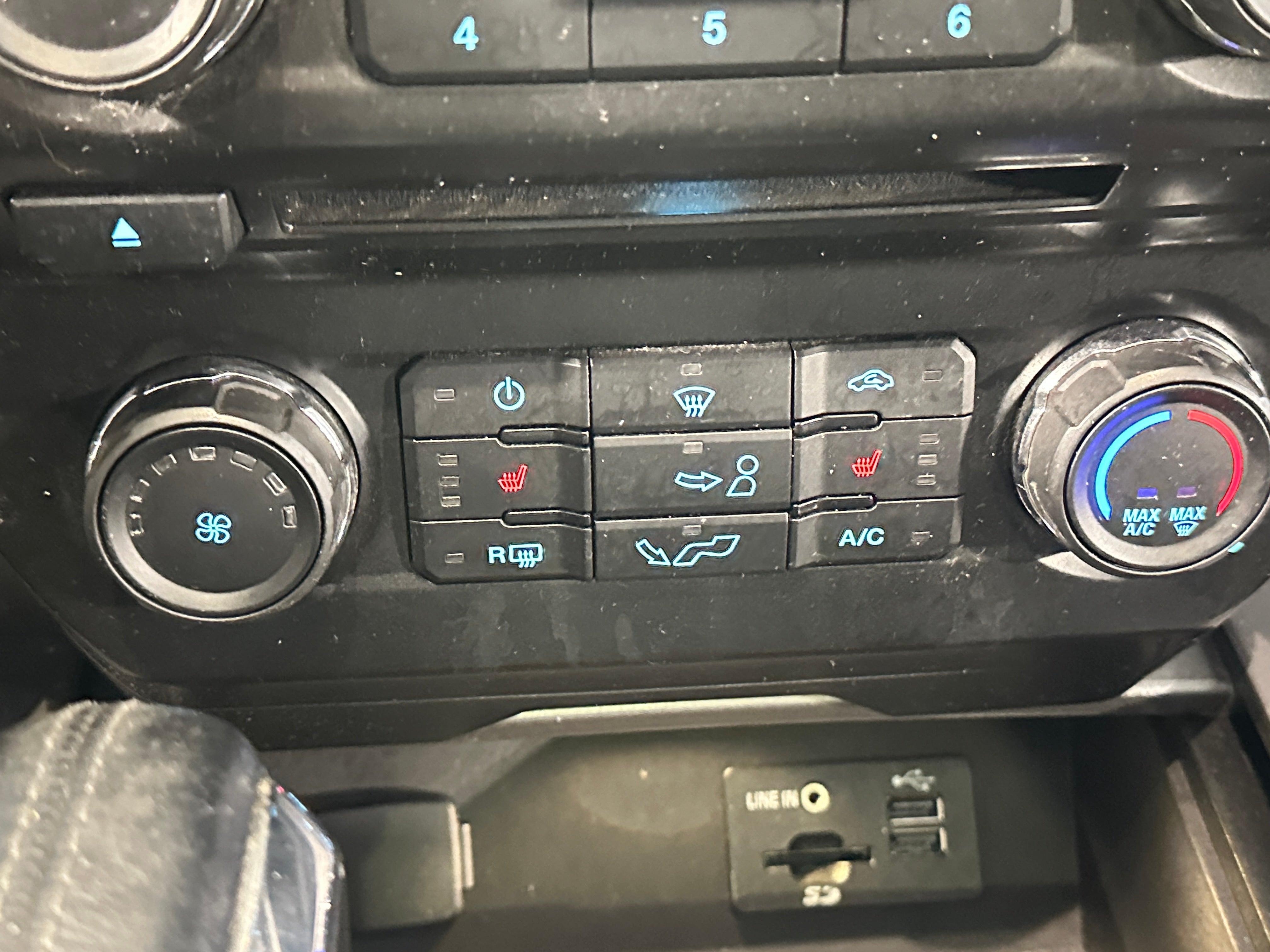 2015 Ford Econoline E-150 4
