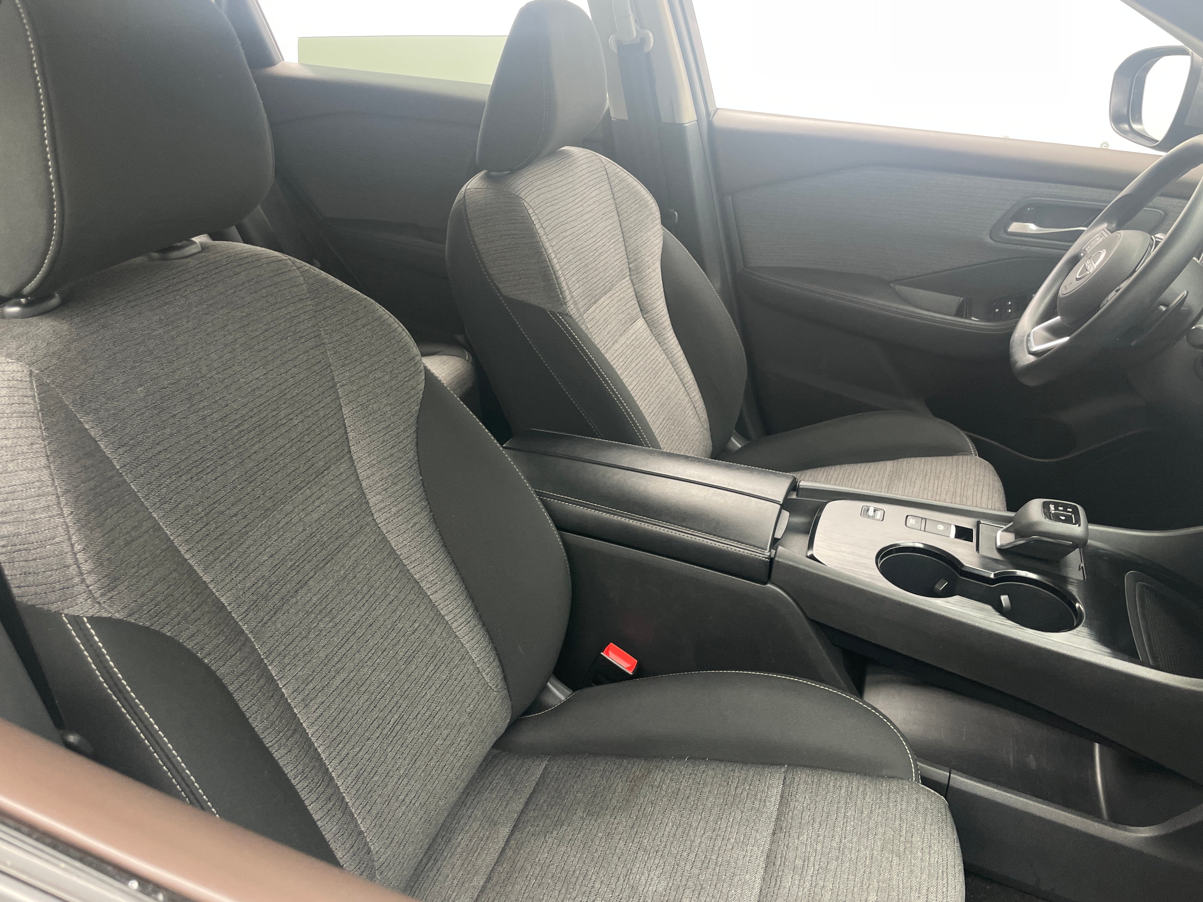 2023 Nissan Rogue SV 2