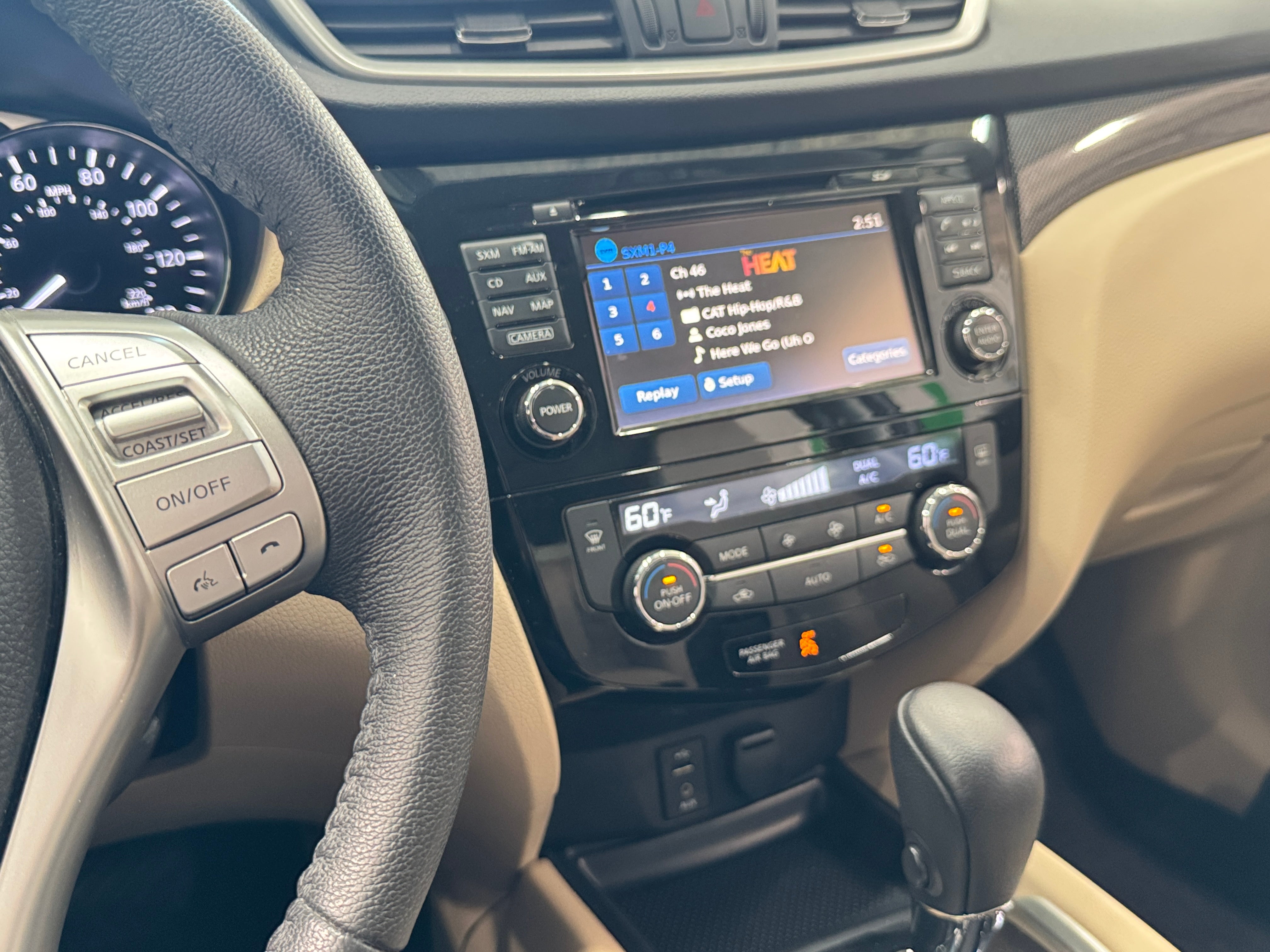 2016 Nissan Rogue SL 3