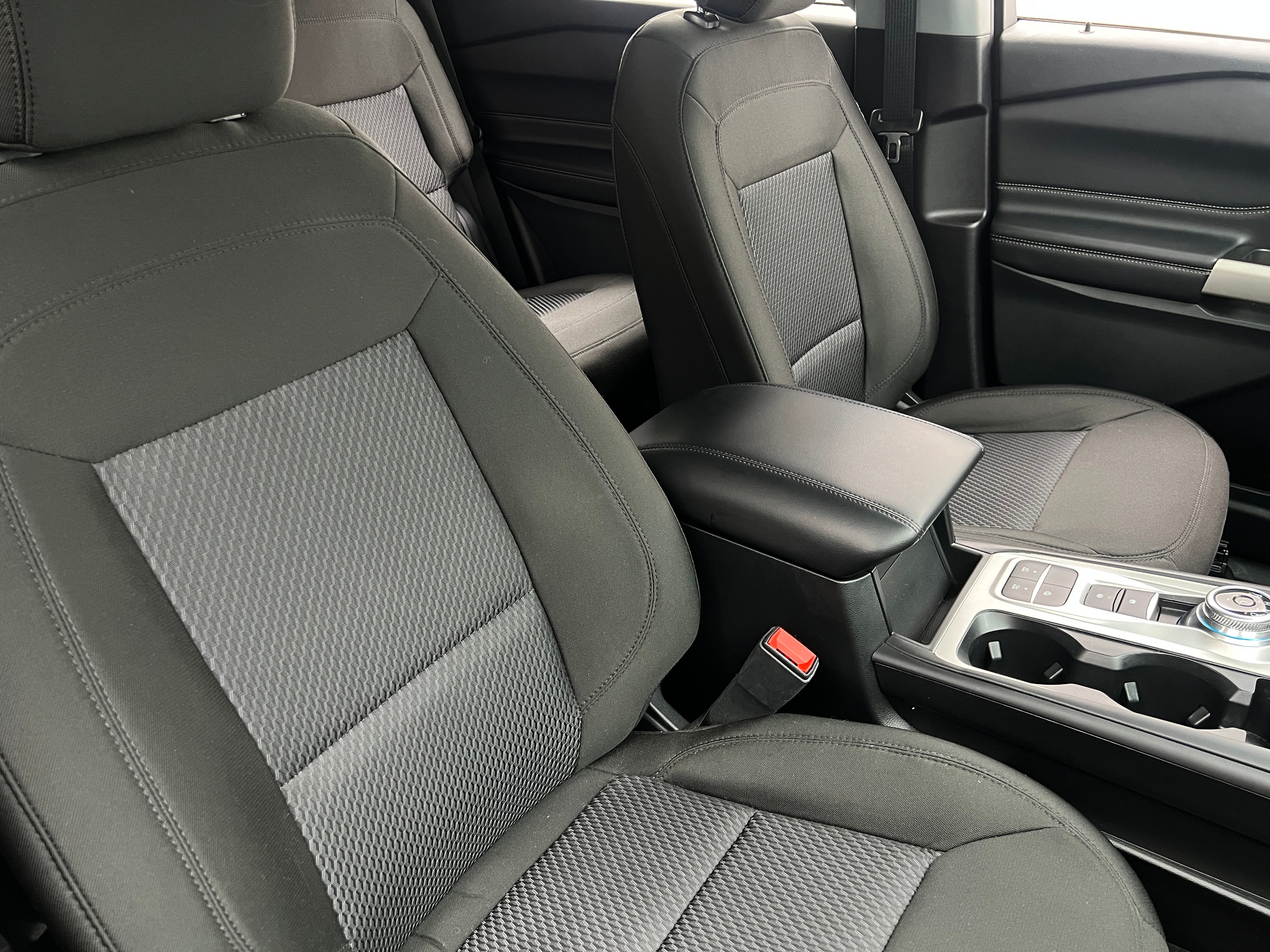2022 Ford Explorer XLT 2