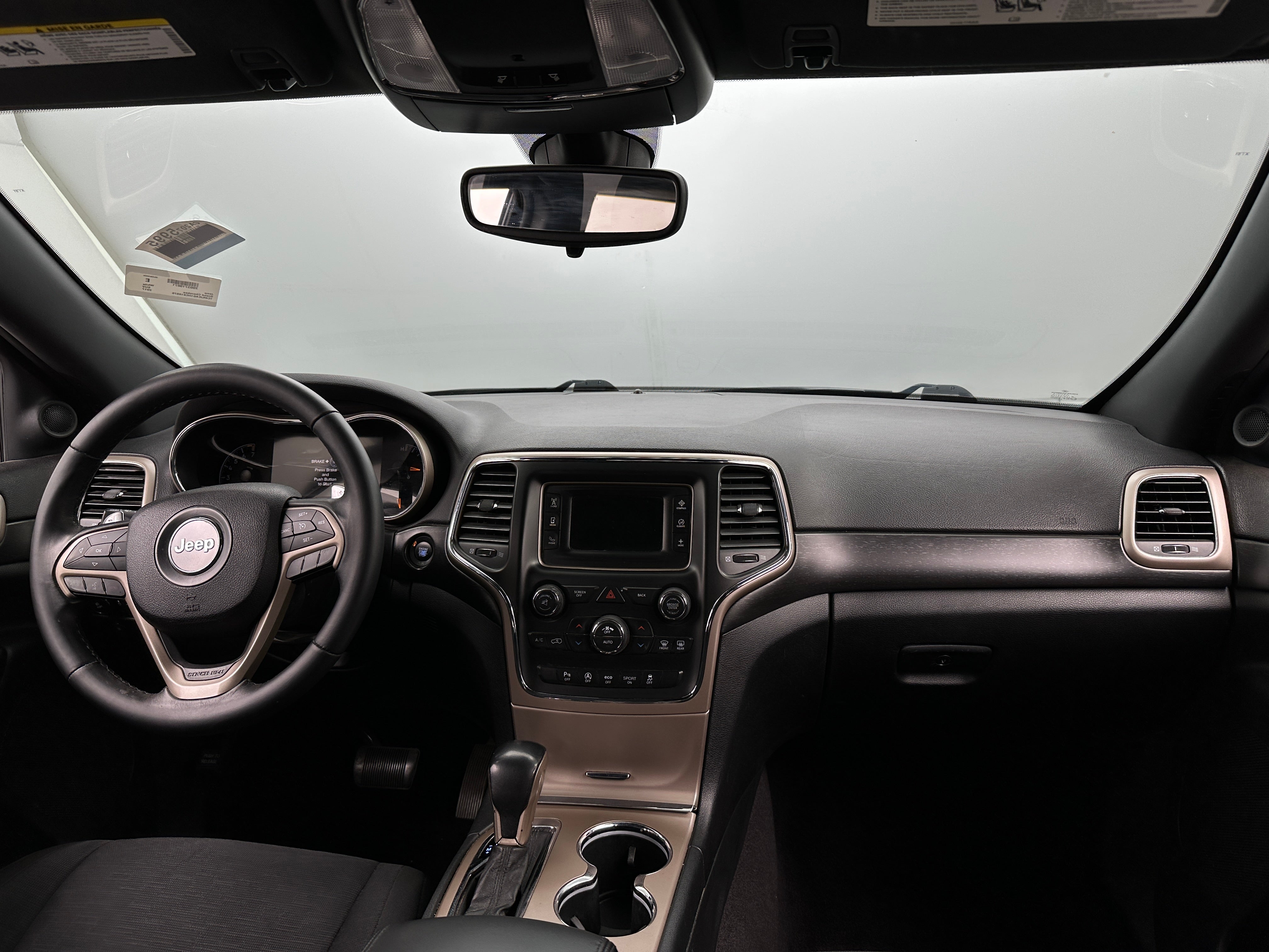 2017 Jeep Grand Cherokee Laredo 3