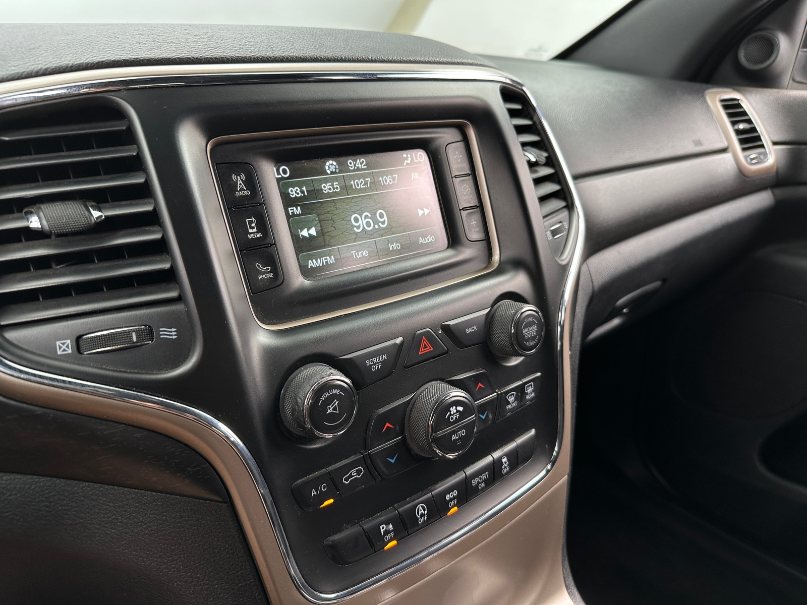 Thumbnail: 2017 Jeep Grand Cherokee - 4