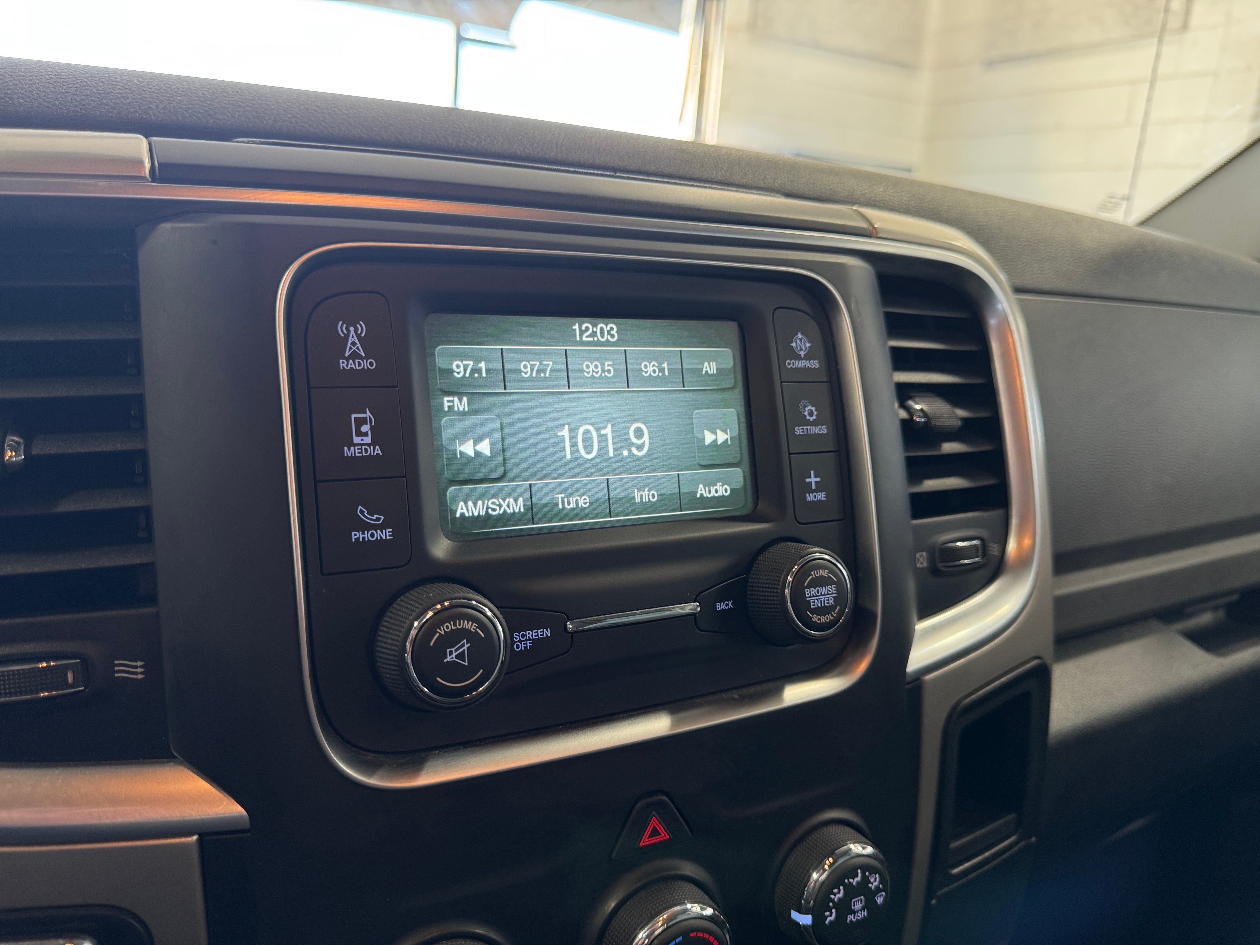2016 RAM 1500 SLT 4