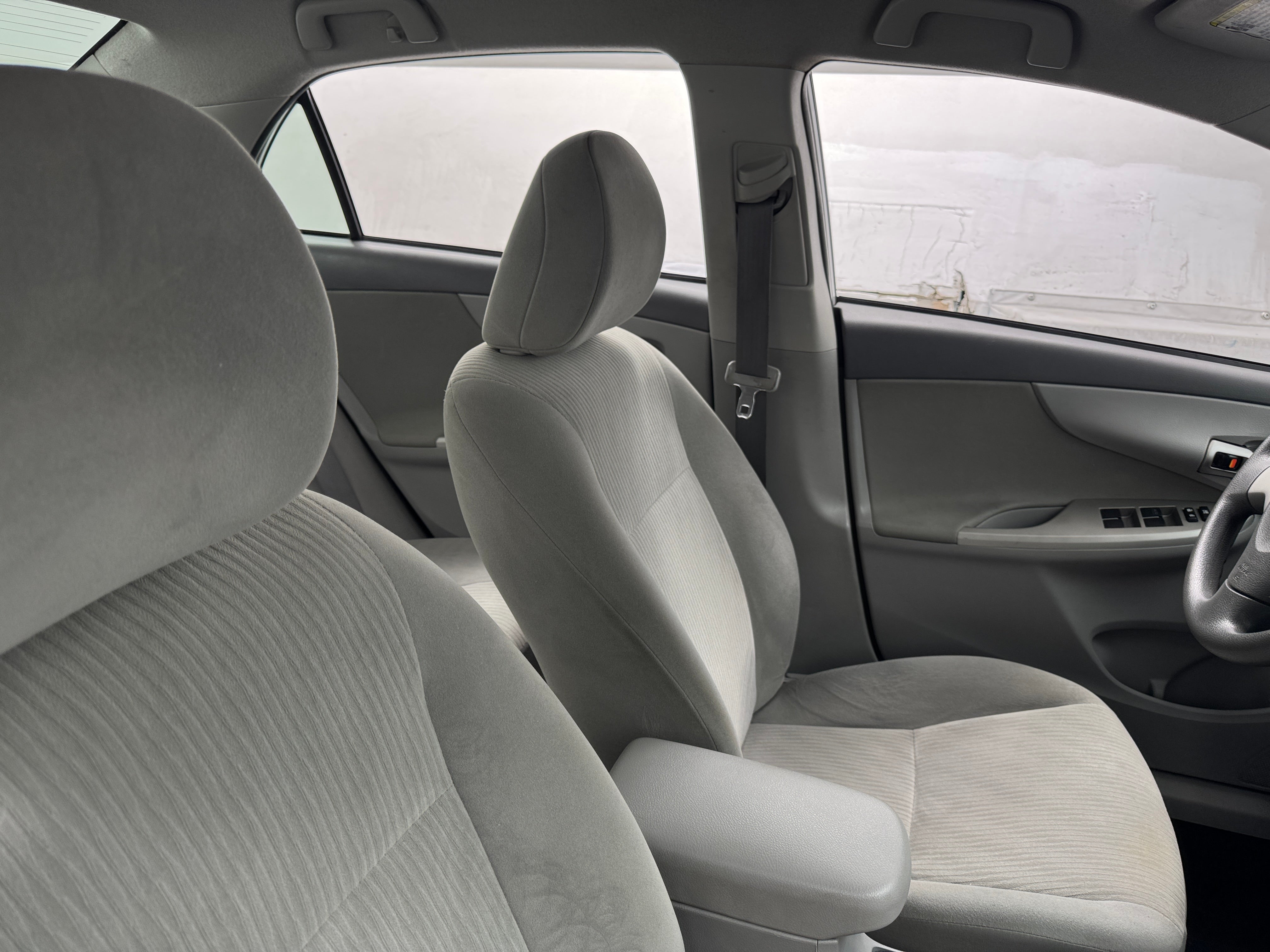 2010 Toyota Corolla LE 2
