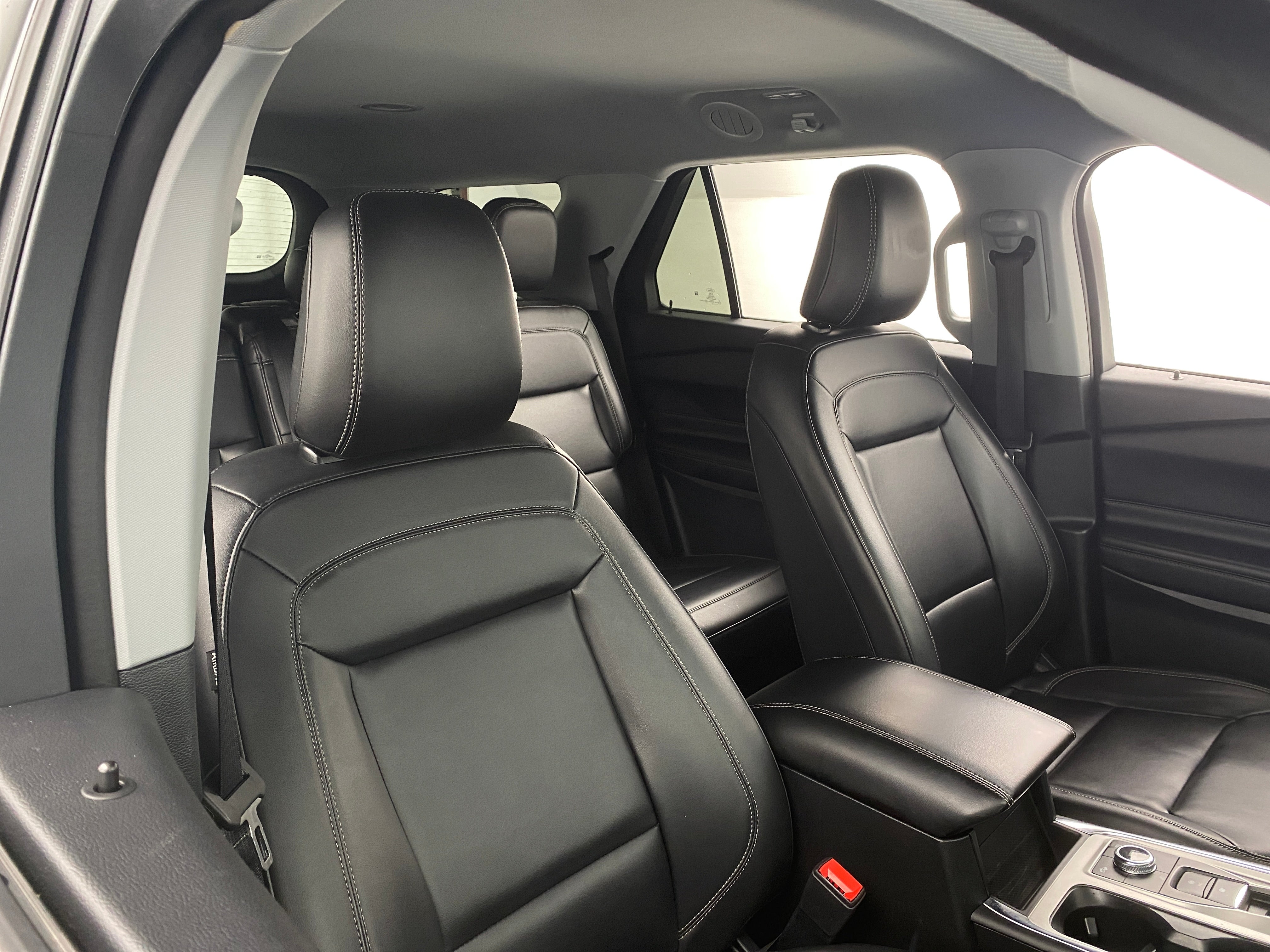 2023 Ford Explorer XLT 2